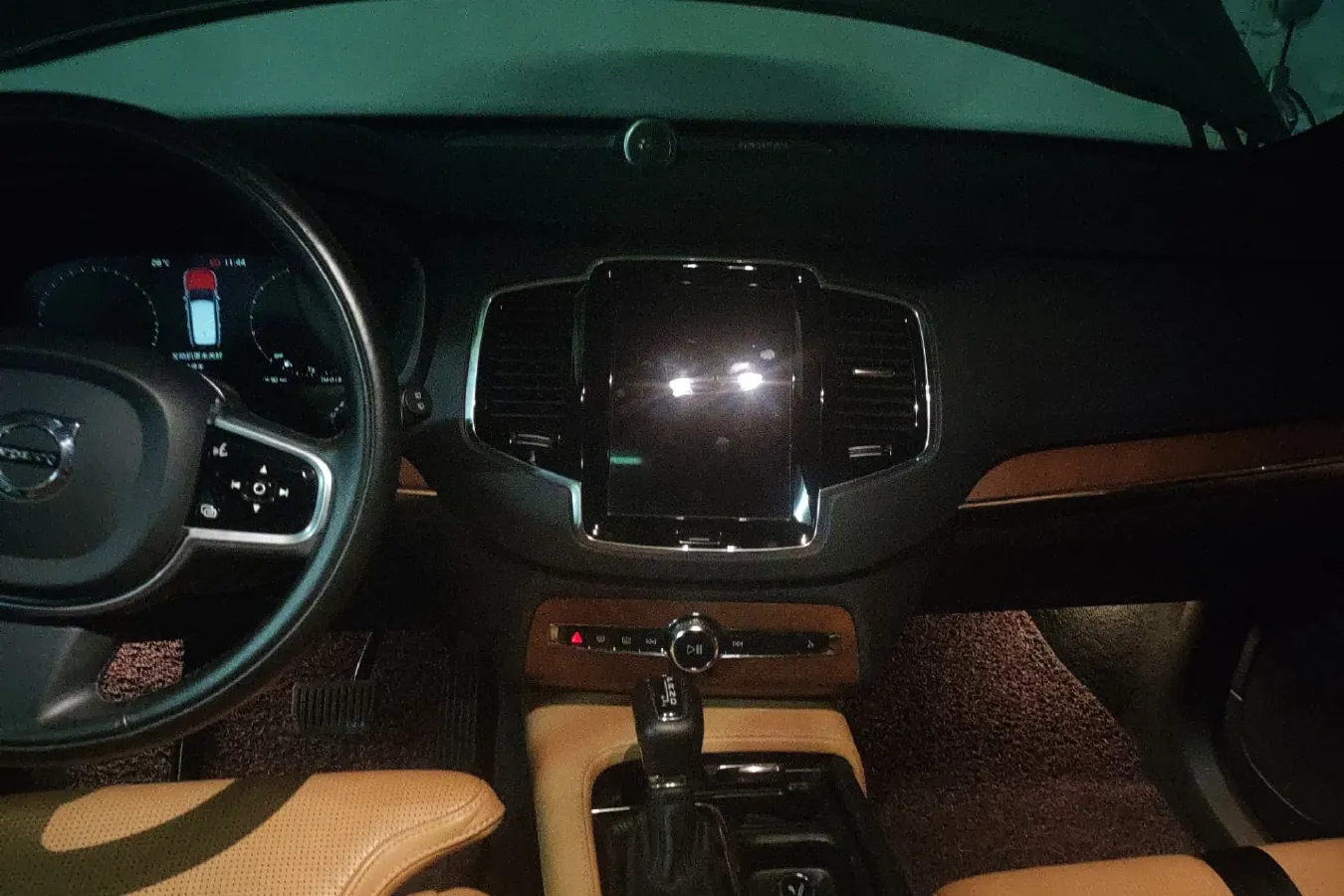 2017 Volvo XC90 2.0T 320HP L4 8AT,autocango,china used car exporter,china ev exporter,chinese used car exporter,chinese used ev exporter