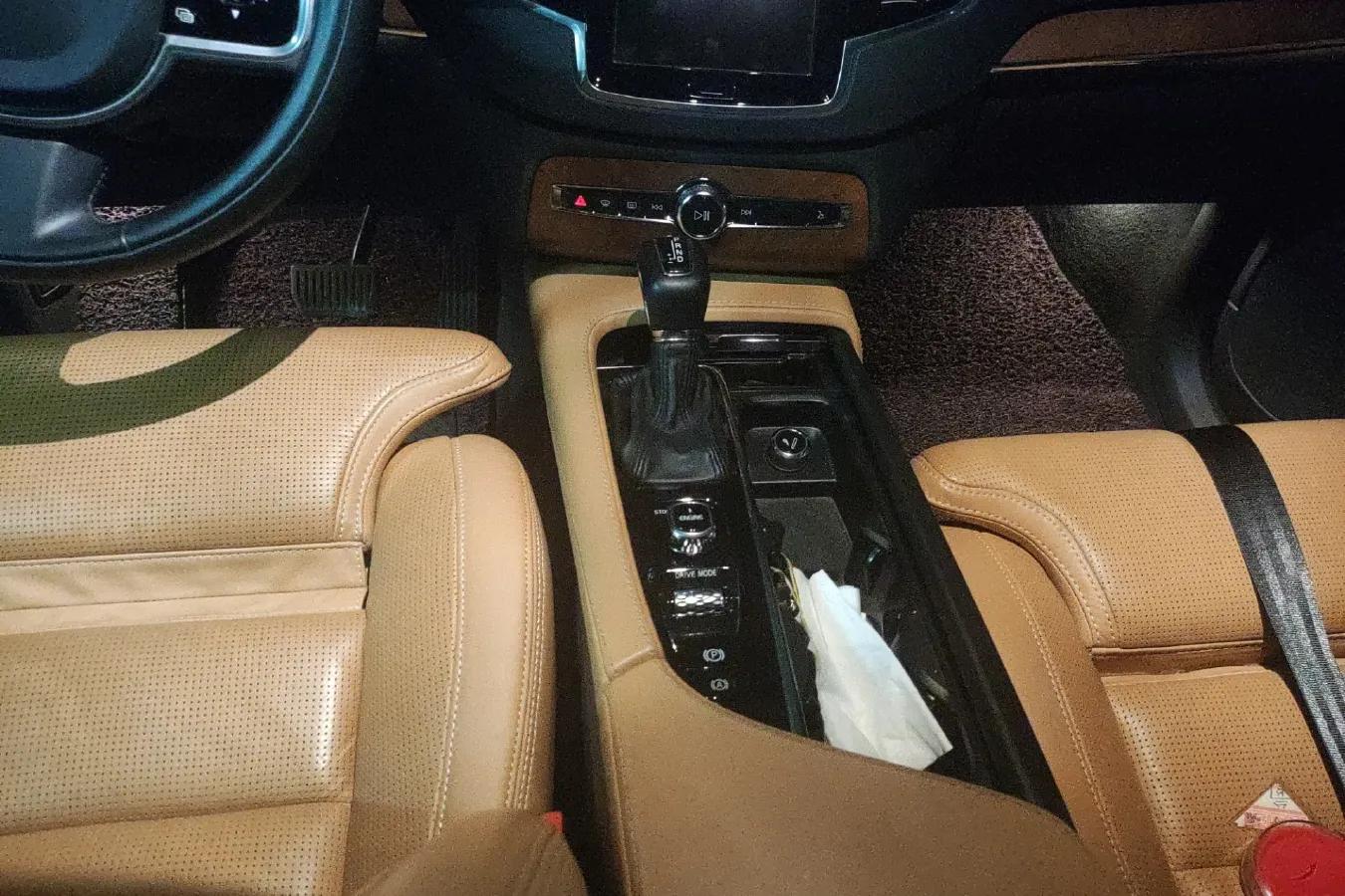 2017 Volvo XC90 2.0T 320HP L4 8AT,autocango,china used car exporter,china ev exporter,chinese used car exporter,chinese used ev exporter