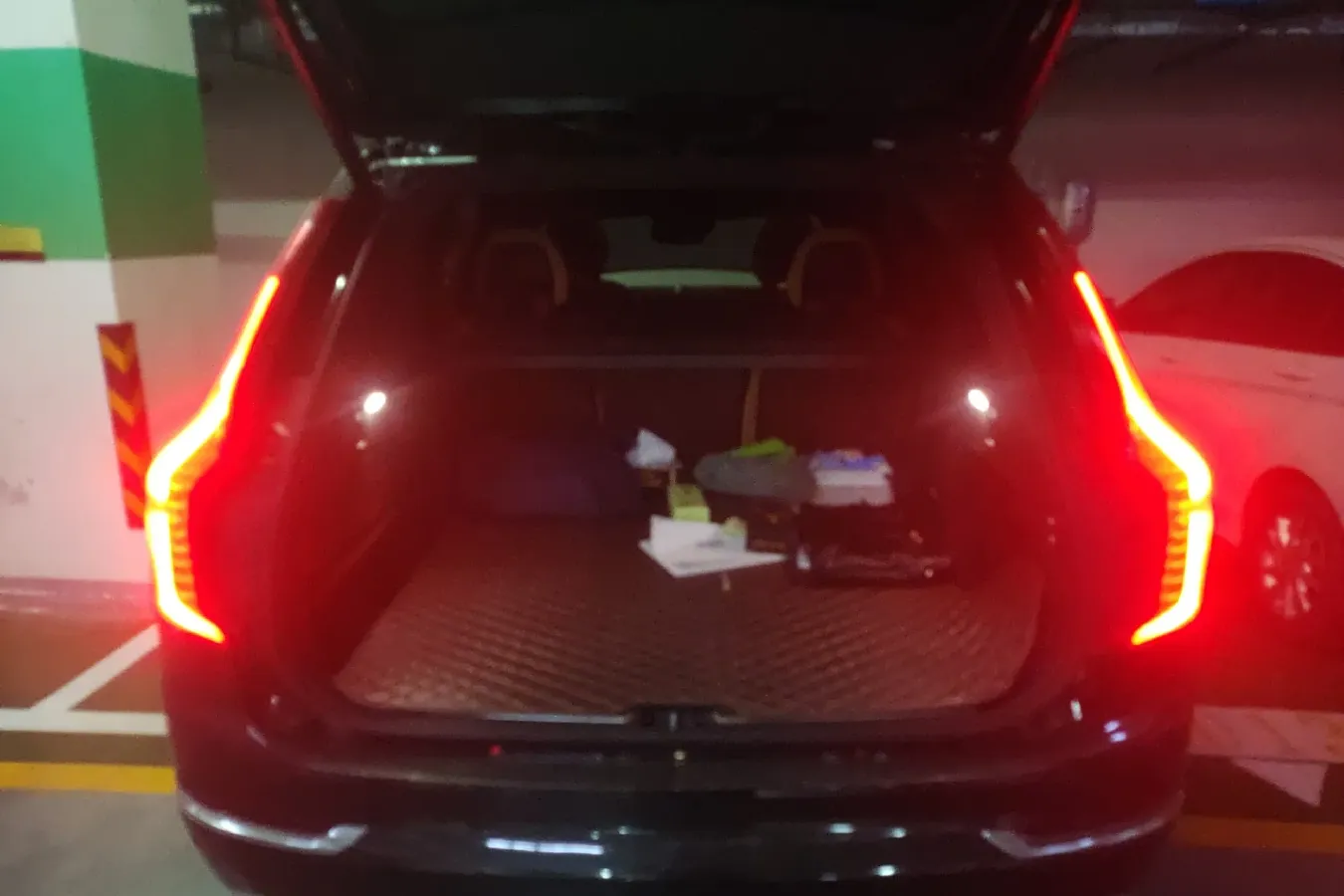 2017 Volvo XC90 2.0T 320HP L4 8AT,autocango,china used car exporter,china ev exporter,chinese used car exporter,chinese used ev exporter