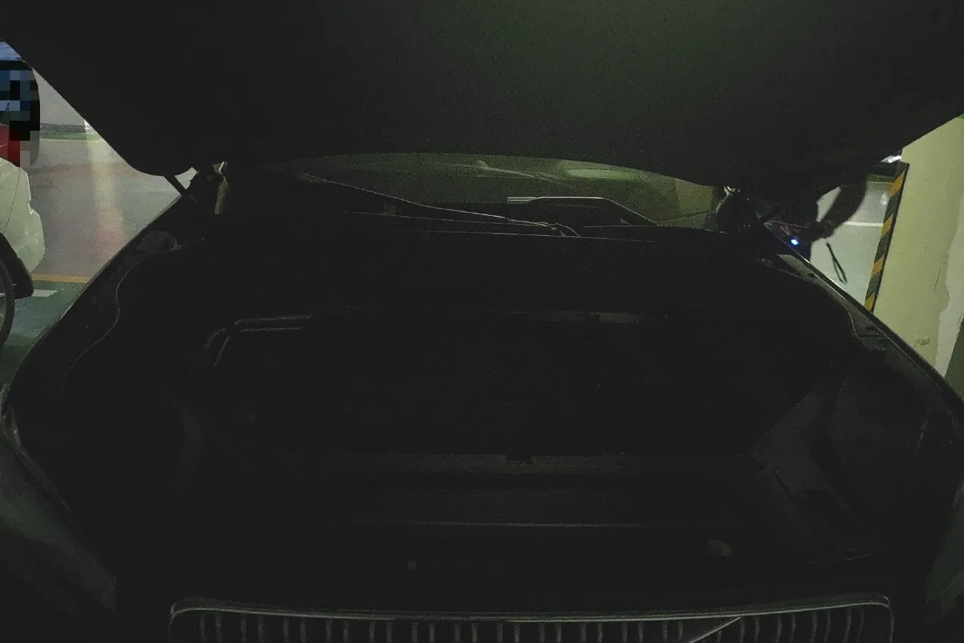 2017 Volvo XC90 2.0T 320HP L4 8AT,autocango,china used car exporter,china ev exporter,chinese used car exporter,chinese used ev exporter