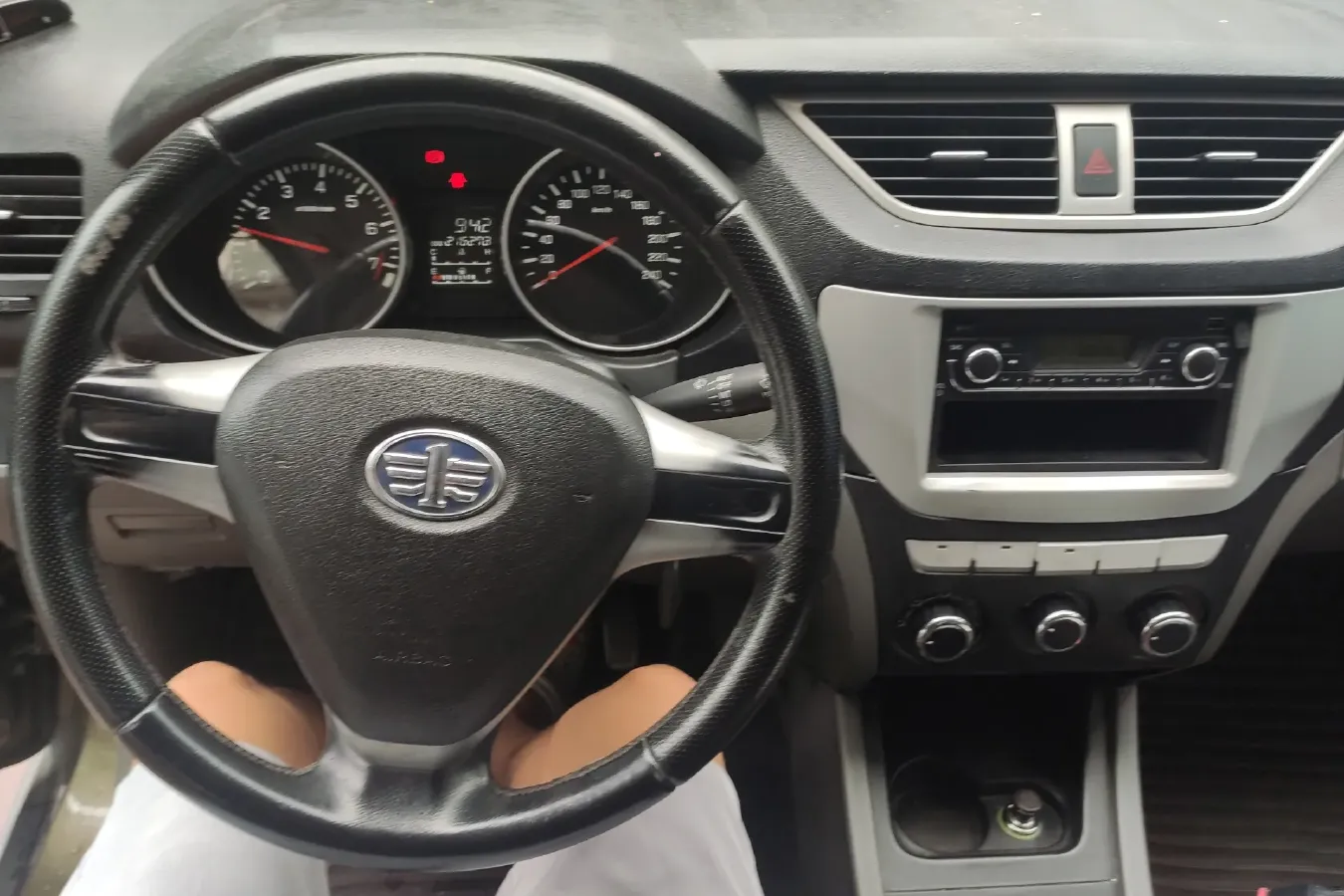 2013 FAW Senia S80 1.5L 109HP L4 5MT,autocango,china used car exporter,china ev exporter,chinese used car exporter,chinese used ev exporter