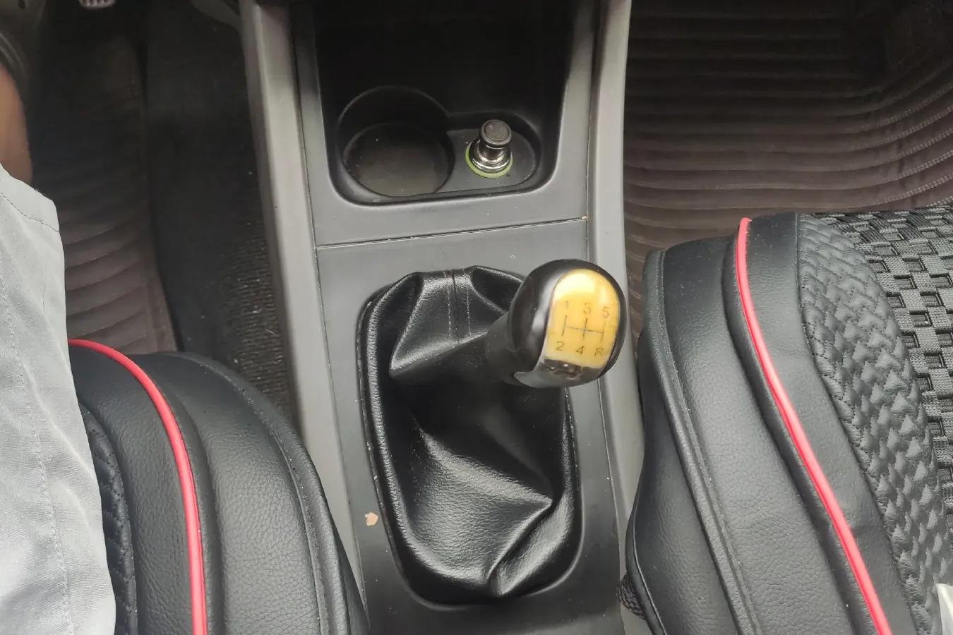 2013 FAW Senia S80 1.5L 109HP L4 5MT,autocango,china used car exporter,china ev exporter,chinese used car exporter,chinese used ev exporter