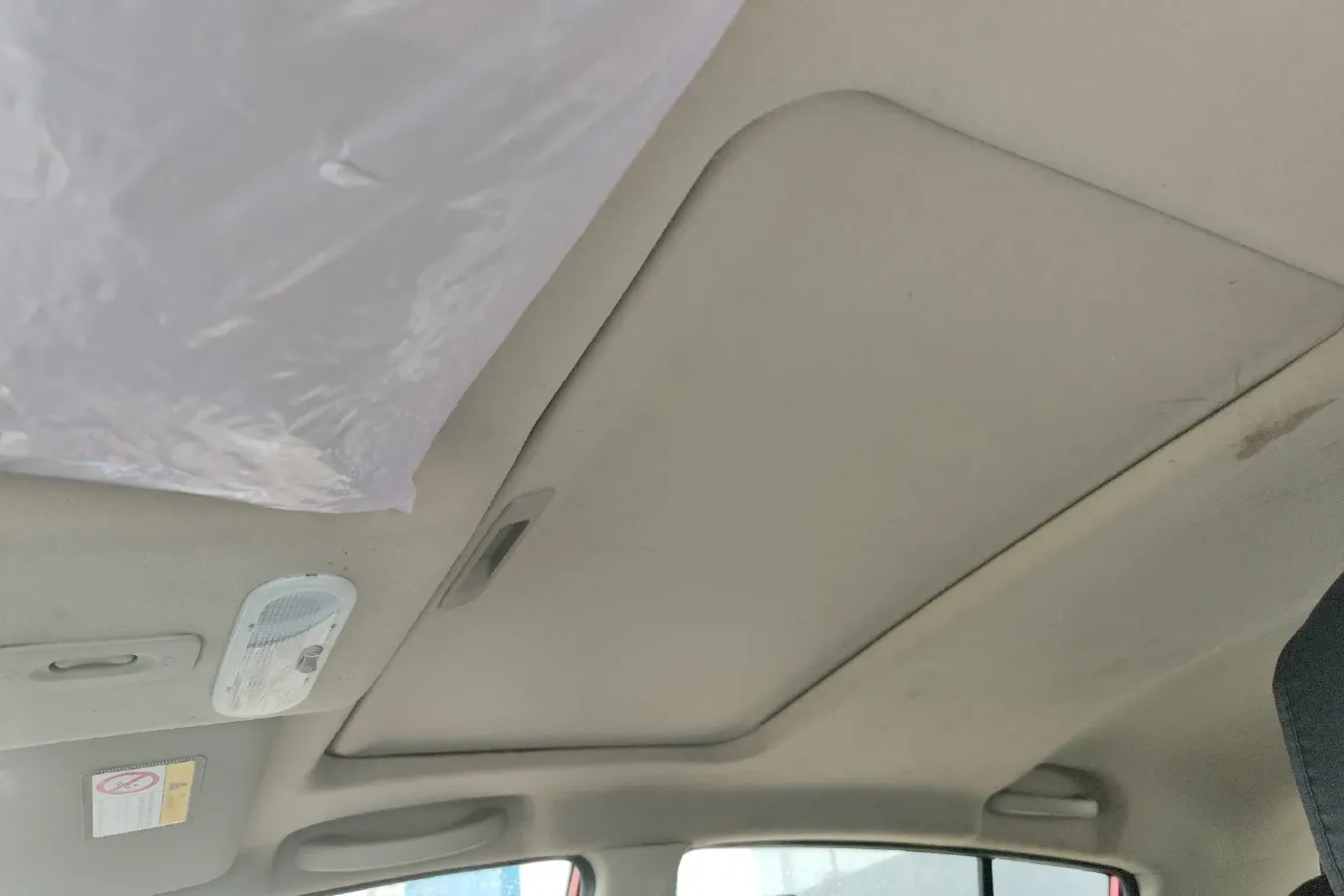 2015 Venucia R50 1.6L 117HP L4 4AT,autocango,china used car exporter,china ev exporter,chinese used car exporter,chinese used ev exporter