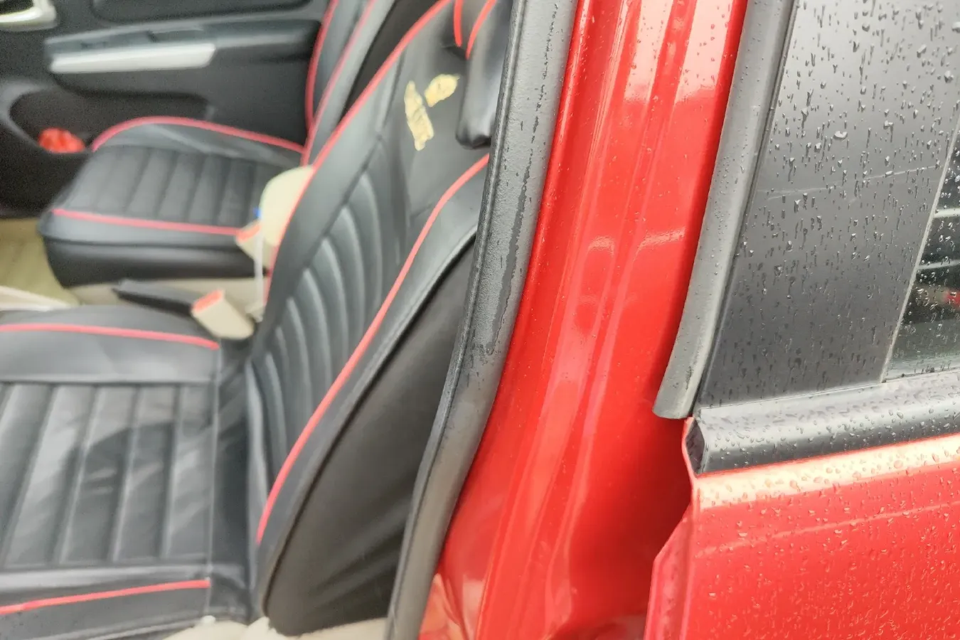 2015 Venucia R50 1.6L 117HP L4 4AT,autocango,china used car exporter,china ev exporter,chinese used car exporter,chinese used ev exporter