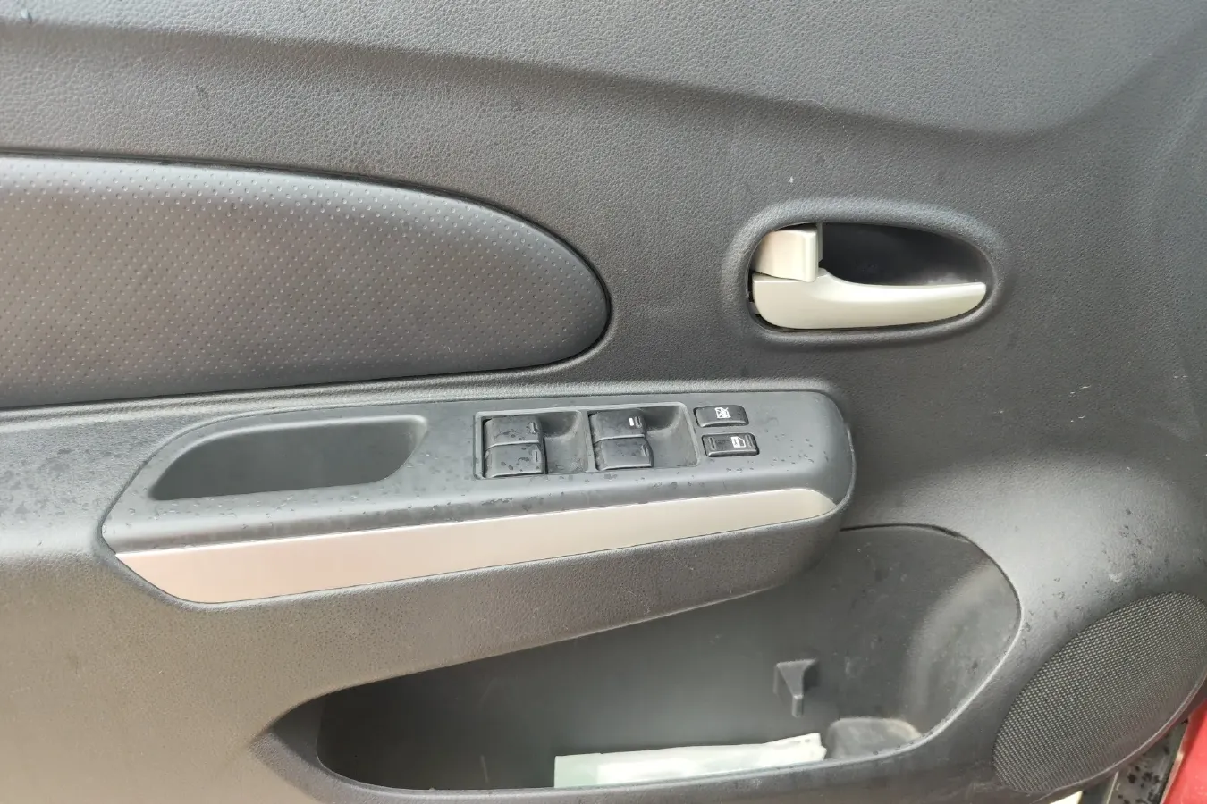 2015 Venucia R50 1.6L 117HP L4 4AT,autocango,china used car exporter,china ev exporter,chinese used car exporter,chinese used ev exporter