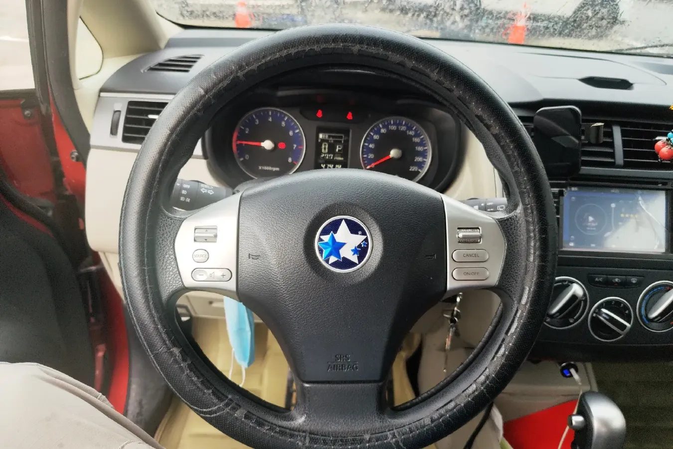 2015 Venucia R50 1.6L 117HP L4 4AT,autocango,china used car exporter,china ev exporter,chinese used car exporter,chinese used ev exporter