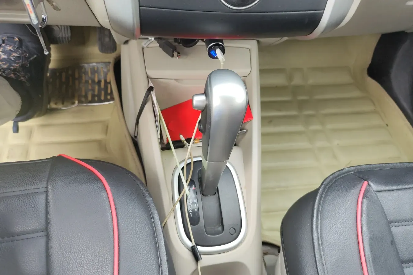 2015 Venucia R50 1.6L 117HP L4 4AT,autocango,china used car exporter,china ev exporter,chinese used car exporter,chinese used ev exporter