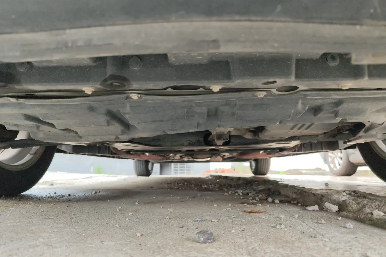 2015 Venucia R50 1.6L 117HP L4 4AT,autocango,china used car exporter,china ev exporter,chinese used car exporter,chinese used ev exporter