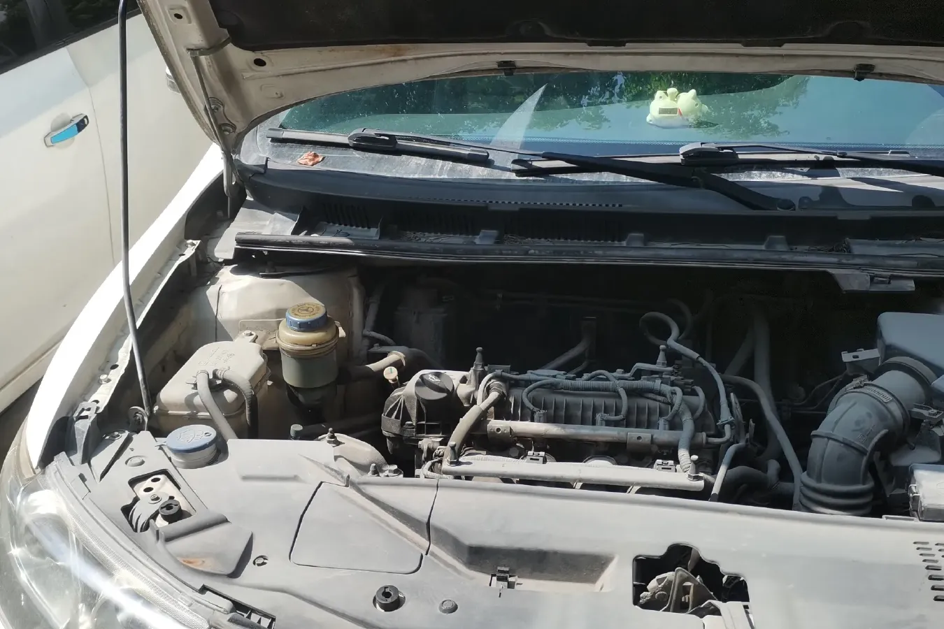 2012 Zotye Z300 1.5L 113HP L4 5MT,autocango,china used car exporter,china ev exporter,chinese used car exporter,chinese used ev exporter