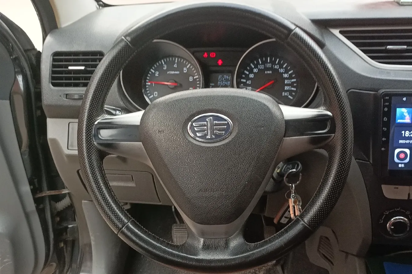 2014 FAW Senia S80 1.5L 109HP L4 5MT,autocango,china used car exporter,china ev exporter,chinese used car exporter,chinese used ev exporter