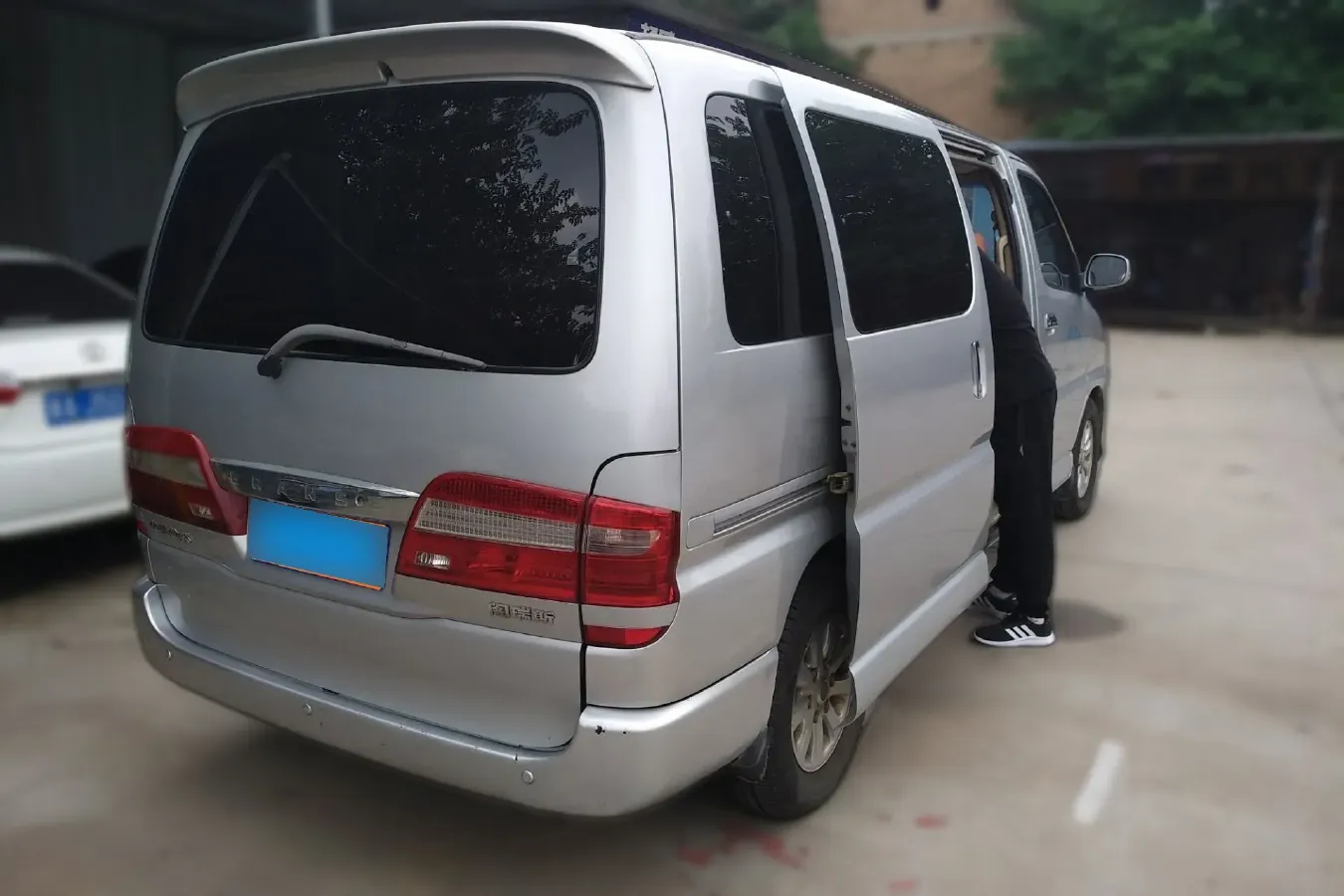 2010 JinBei Grace 2.7L 151HP L4 5MT,autocango,china used car exporter,china ev exporter,chinese used car exporter,chinese used ev exporter