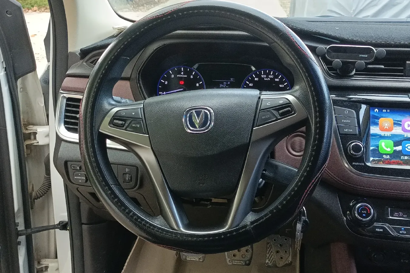 2017 ChangAn Linmax 1.6L 125HP L4 5MT,autocango,china used car exporter,china ev exporter,chinese used car exporter,chinese used ev exporter