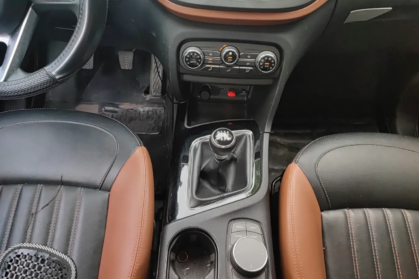 2016 Soueast DX7 1.5T 156HP L4 6MT,autocango,china used car exporter,china ev exporter,chinese used car exporter,chinese used ev exporter