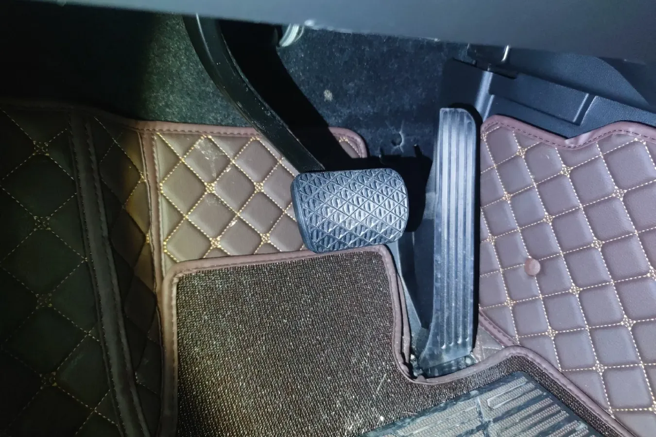 2022 Xpeng P7 BEV 77.9KWH,autocango,china used car exporter,china ev exporter,chinese used car exporter,chinese used ev exporter