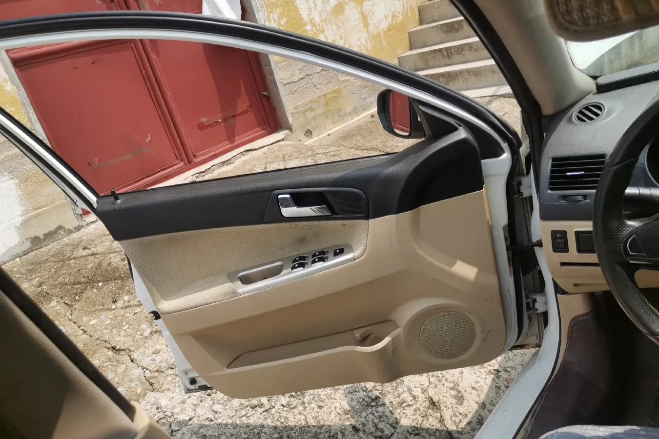 2013 Brilliance Auto H330 1.5L 105HP L4 5MT,autocango,china used car exporter,china ev exporter,chinese used car exporter,chinese used ev exporter