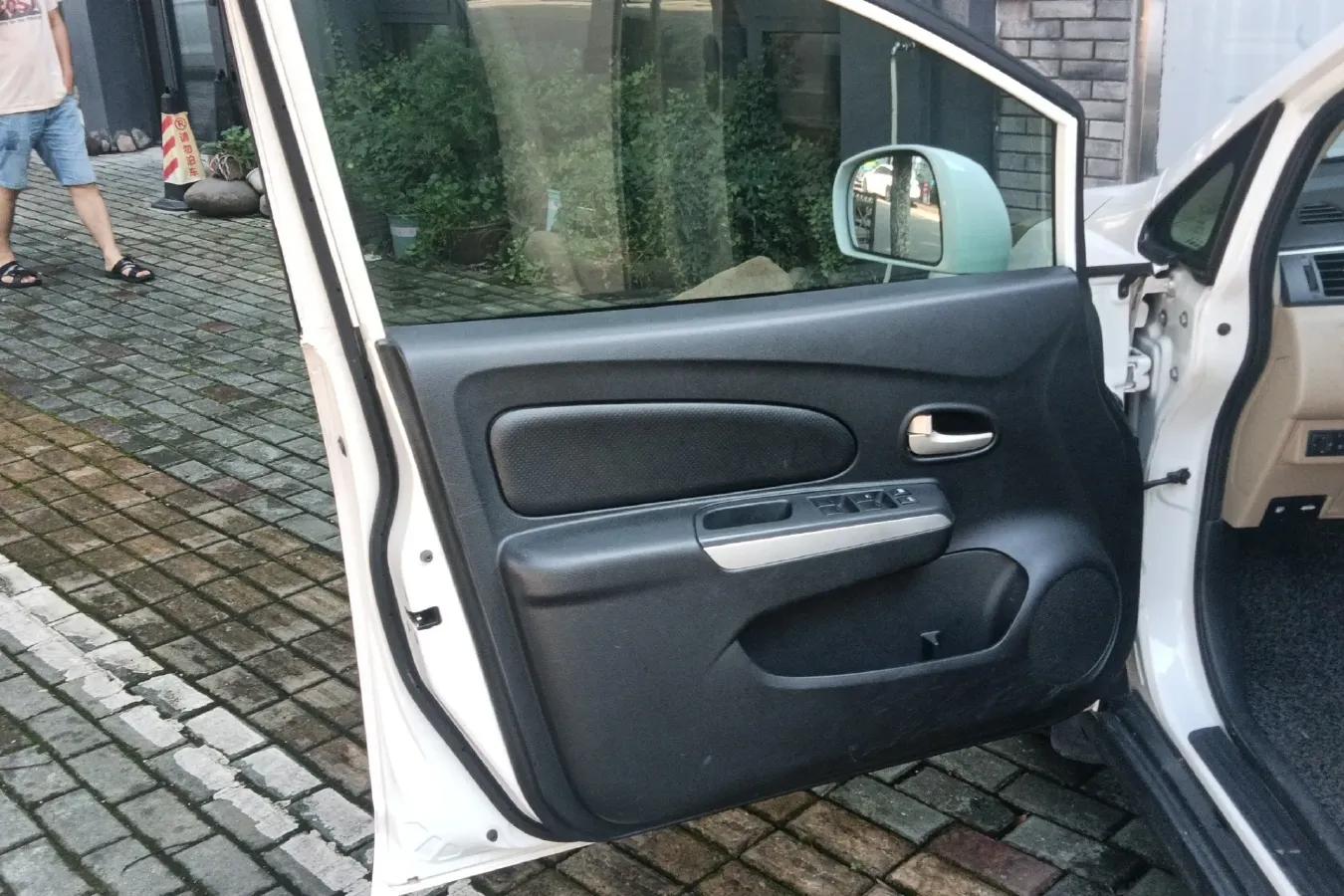 2013 Venucia R50 1.6L 117HP L4 4AT,autocango,china used car exporter,china ev exporter,chinese used car exporter,chinese used ev exporter