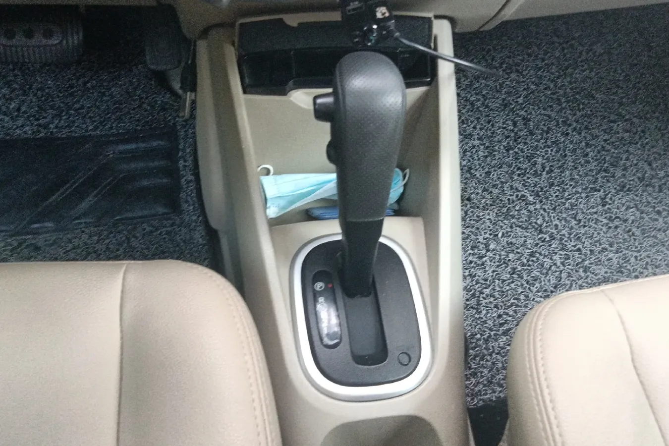 2013 Venucia R50 1.6L 117HP L4 4AT,autocango,china used car exporter,china ev exporter,chinese used car exporter,chinese used ev exporter