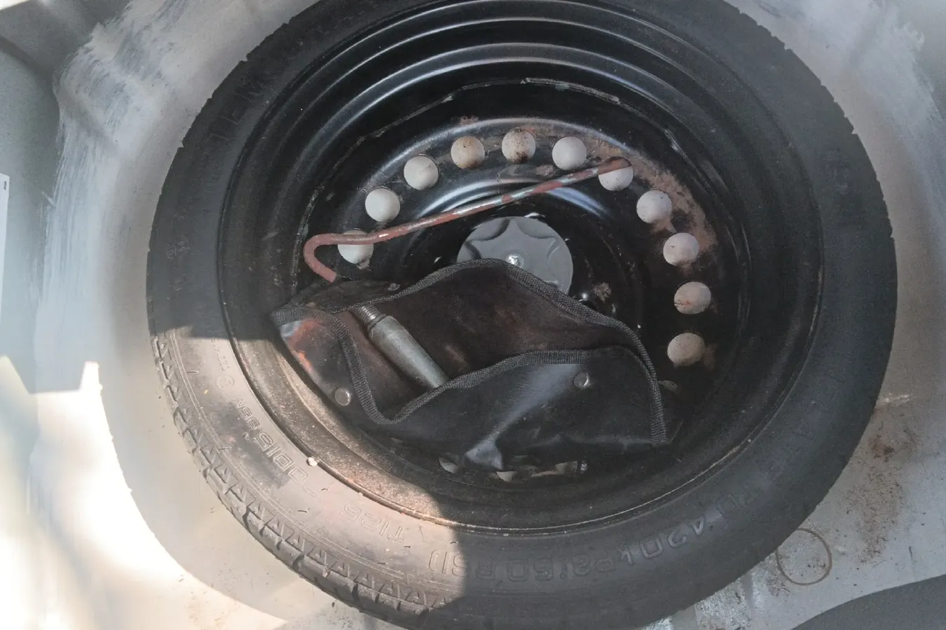 2013 Venucia R50 1.6L 117HP L4 4AT,autocango,china used car exporter,china ev exporter,chinese used car exporter,chinese used ev exporter