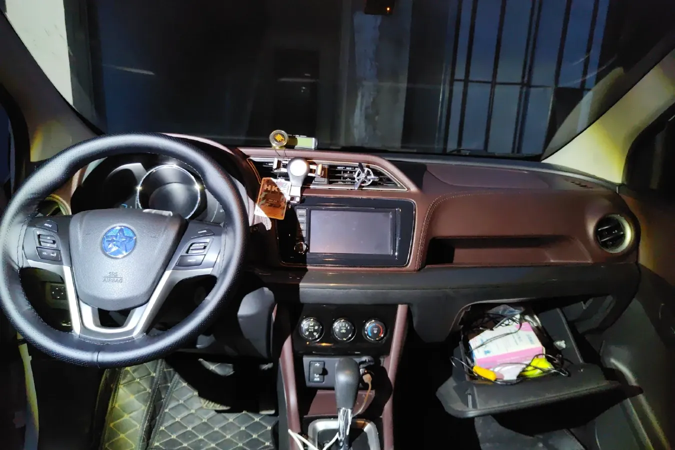 2017 Venucia M50V 1.6L 124HP L4 CVT,autocango,china used car exporter,china ev exporter,chinese used car exporter,chinese used ev exporter