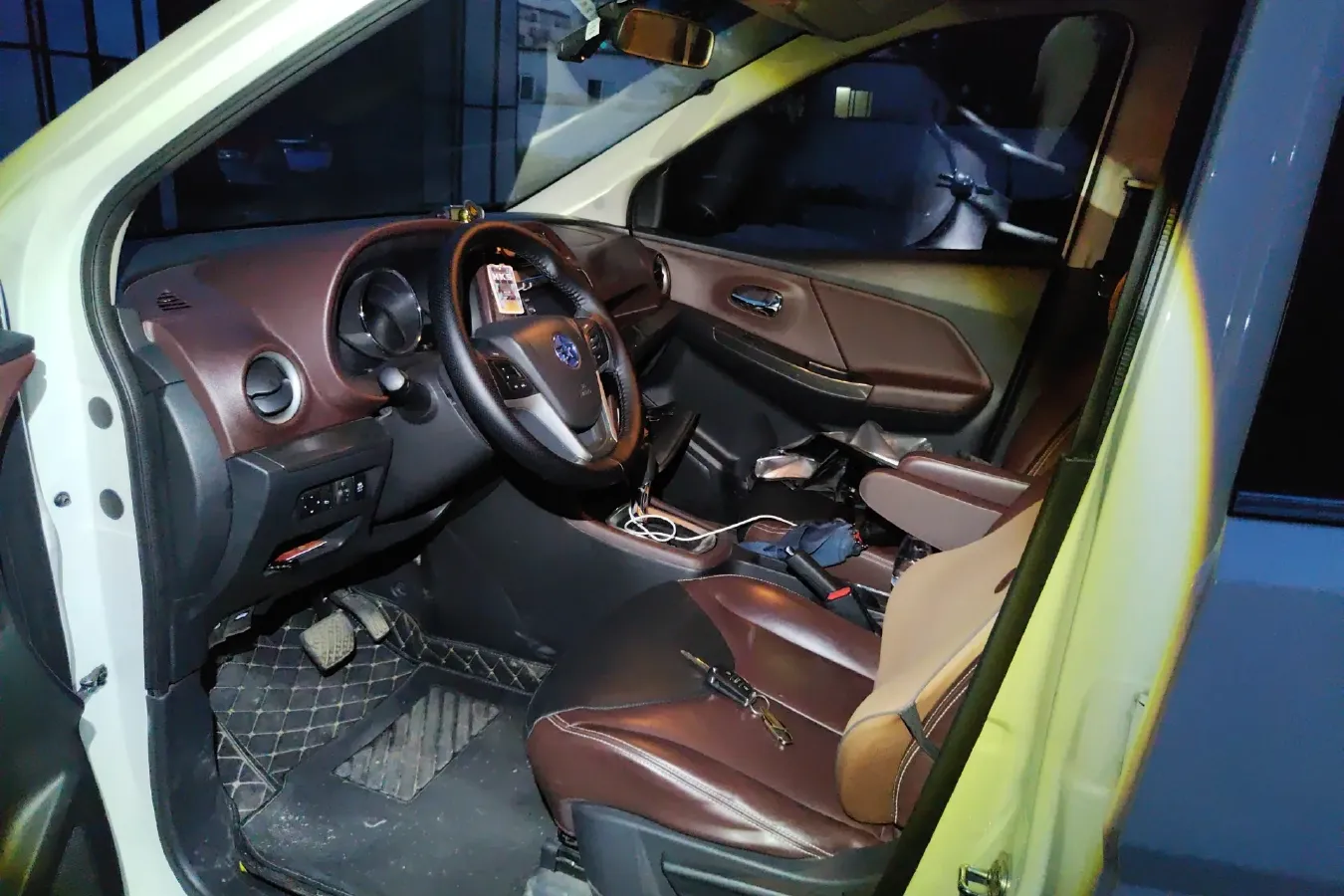 2017 Venucia M50V 1.6L 124HP L4 CVT,autocango,china used car exporter,china ev exporter,chinese used car exporter,chinese used ev exporter