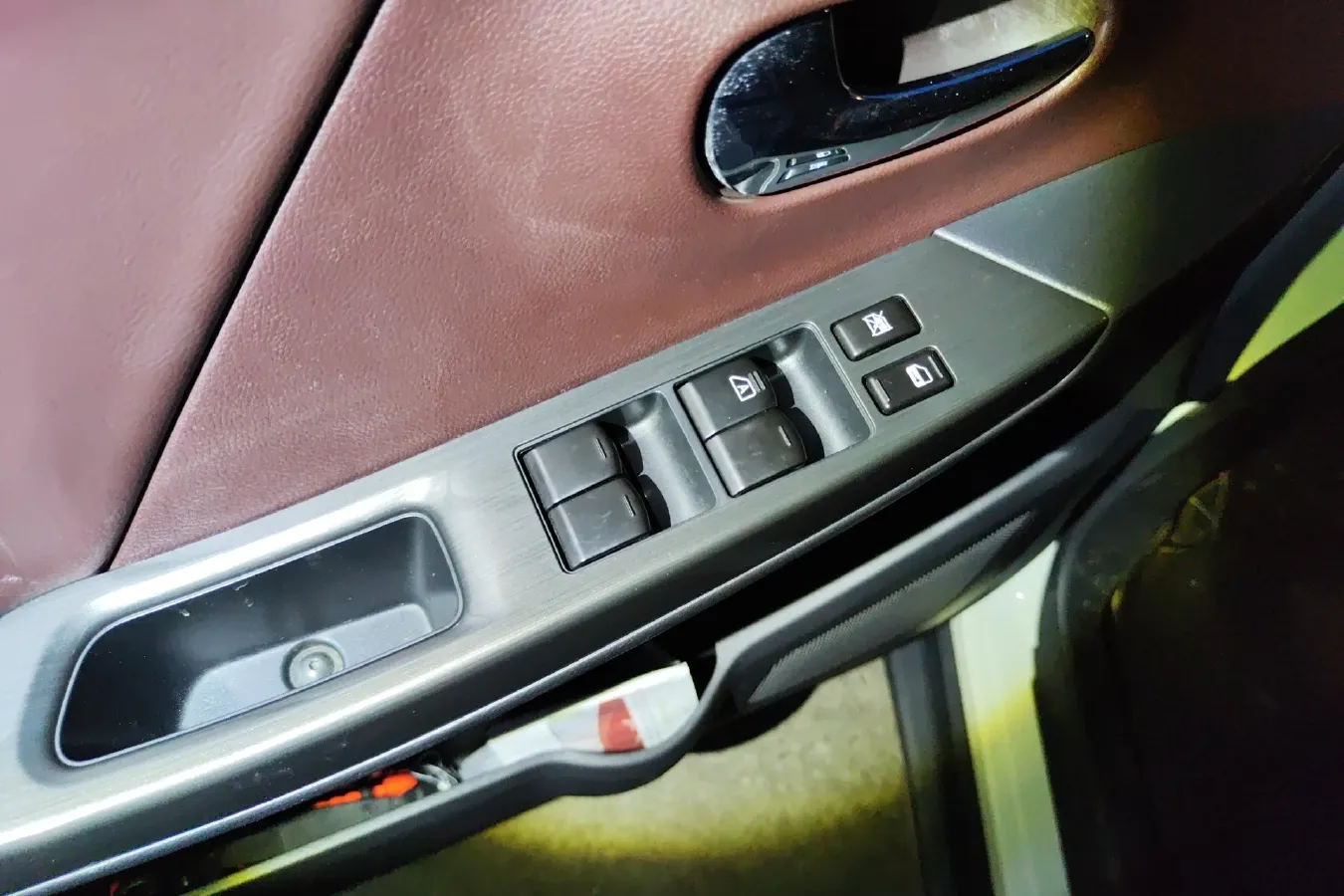 2017 Venucia M50V 1.6L 124HP L4 CVT,autocango,china used car exporter,china ev exporter,chinese used car exporter,chinese used ev exporter