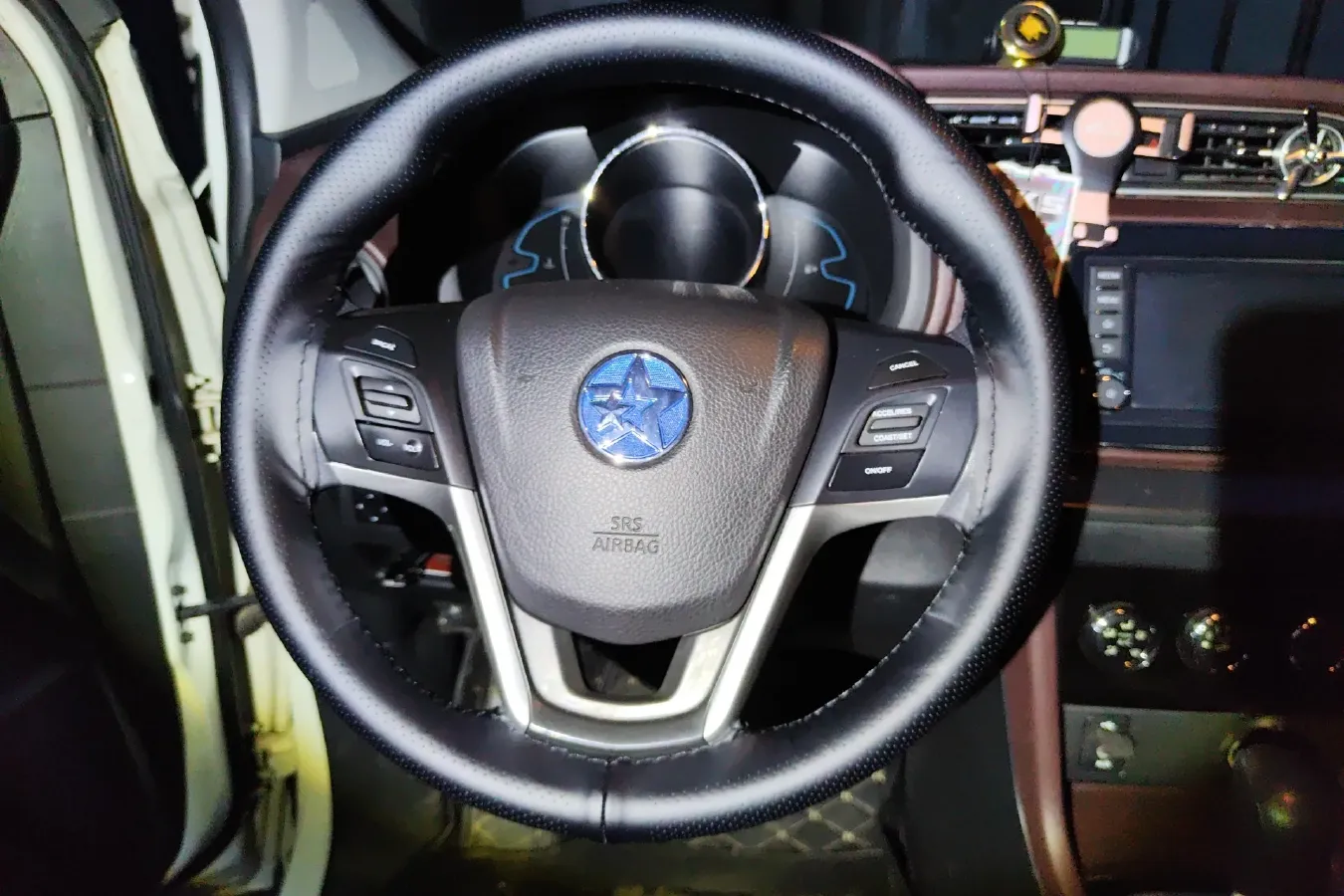 2017 Venucia M50V 1.6L 124HP L4 CVT,autocango,china used car exporter,china ev exporter,chinese used car exporter,chinese used ev exporter