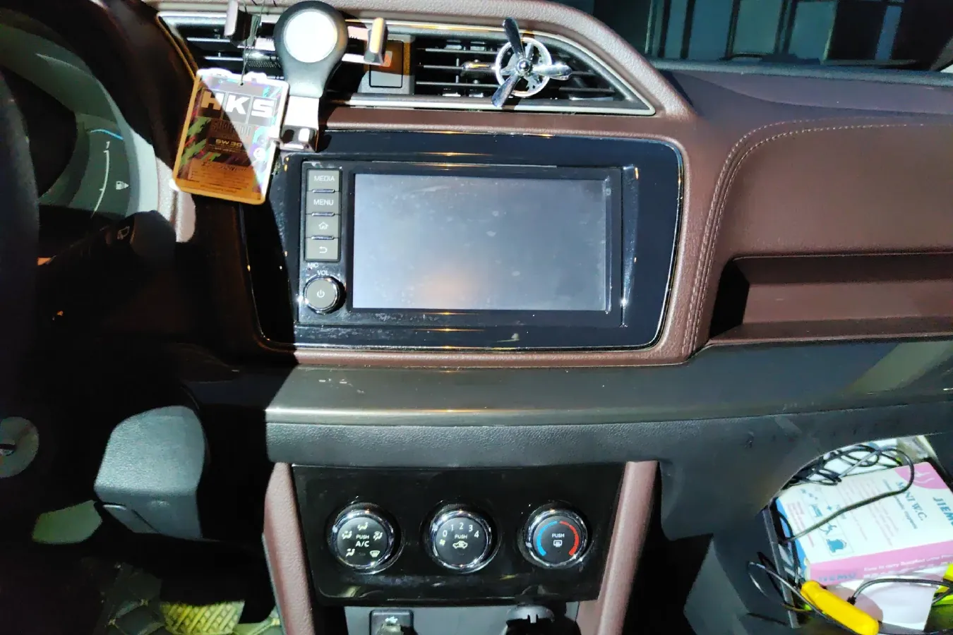 2017 Venucia M50V 1.6L 124HP L4 CVT,autocango,china used car exporter,china ev exporter,chinese used car exporter,chinese used ev exporter