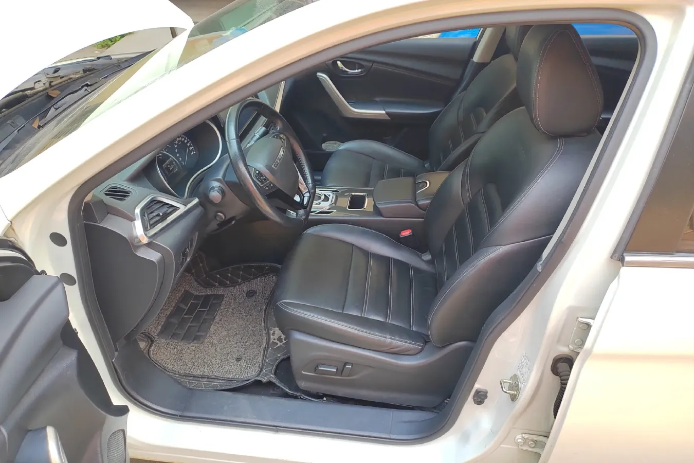 2017 Venucia T90 2.0L 144HP L4 CVT,autocango,china used car exporter,china ev exporter,chinese used car exporter,chinese used ev exporter