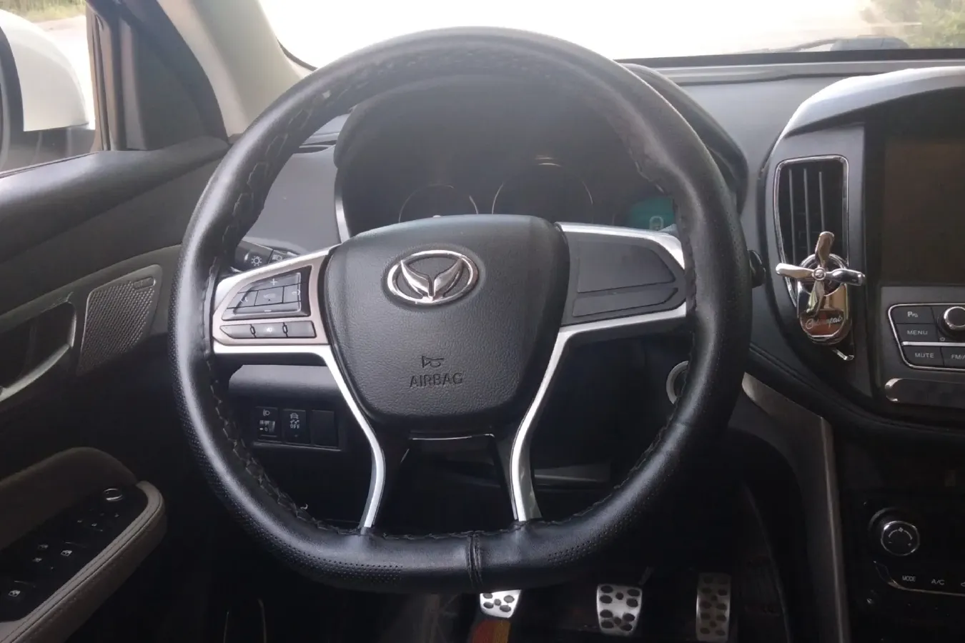 2017 BAIC Hyosow S5 1.3T 133HP L4 5MT,autocango,china used car exporter,china ev exporter,chinese used car exporter,chinese used ev exporter