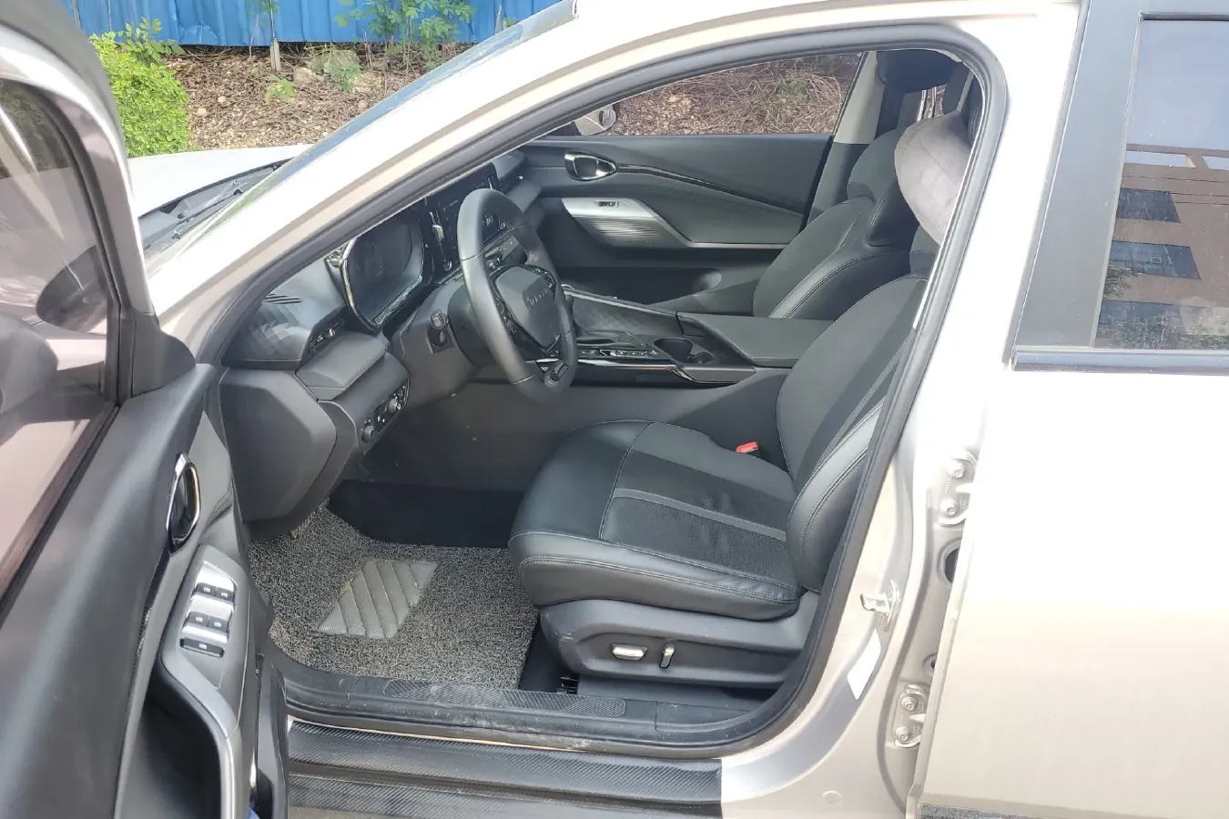 2020 BaoJun RC-5 1.5T 147HP L4 CVT,autocango,china used car exporter,china ev exporter,chinese used car exporter,chinese used ev exporter