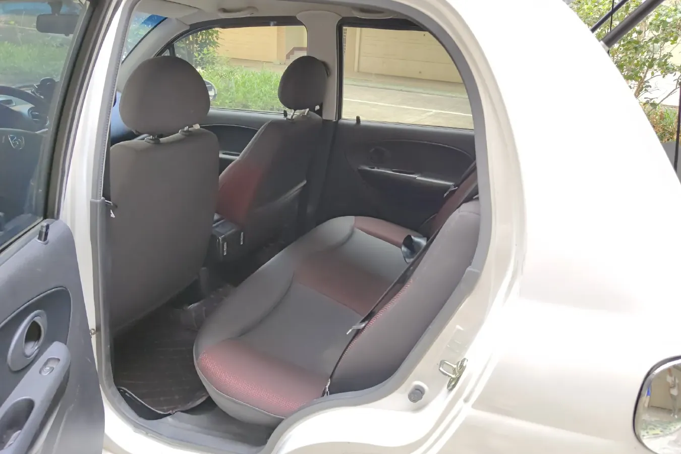 2012 BaoJun LeChi 1.2L 86HP L4 5MT,autocango,china used car exporter,china ev exporter,chinese used car exporter,chinese used ev exporter