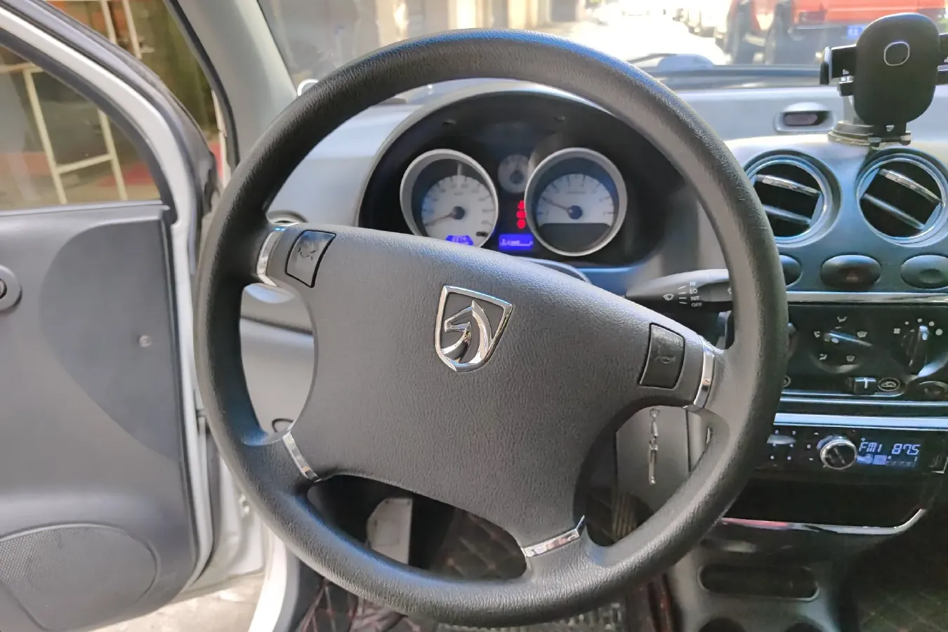 2012 BaoJun LeChi 1.2L 86HP L4 5MT,autocango,china used car exporter,china ev exporter,chinese used car exporter,chinese used ev exporter