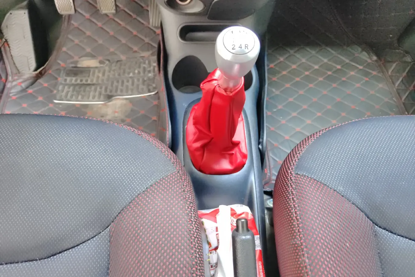 2012 BaoJun LeChi 1.2L 86HP L4 5MT,autocango,china used car exporter,china ev exporter,chinese used car exporter,chinese used ev exporter