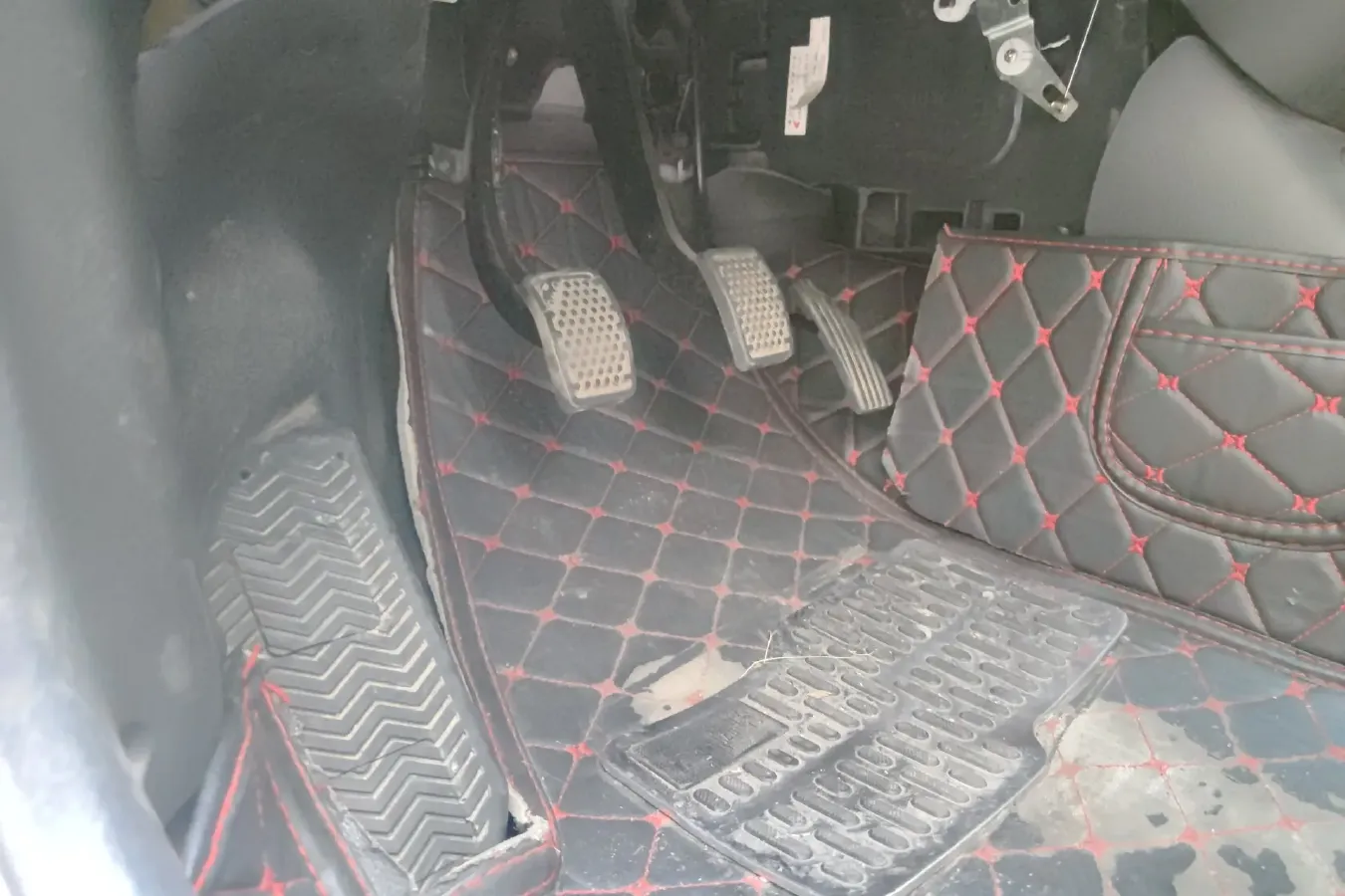 2012 BaoJun LeChi 1.2L 86HP L4 5MT,autocango,china used car exporter,china ev exporter,chinese used car exporter,chinese used ev exporter