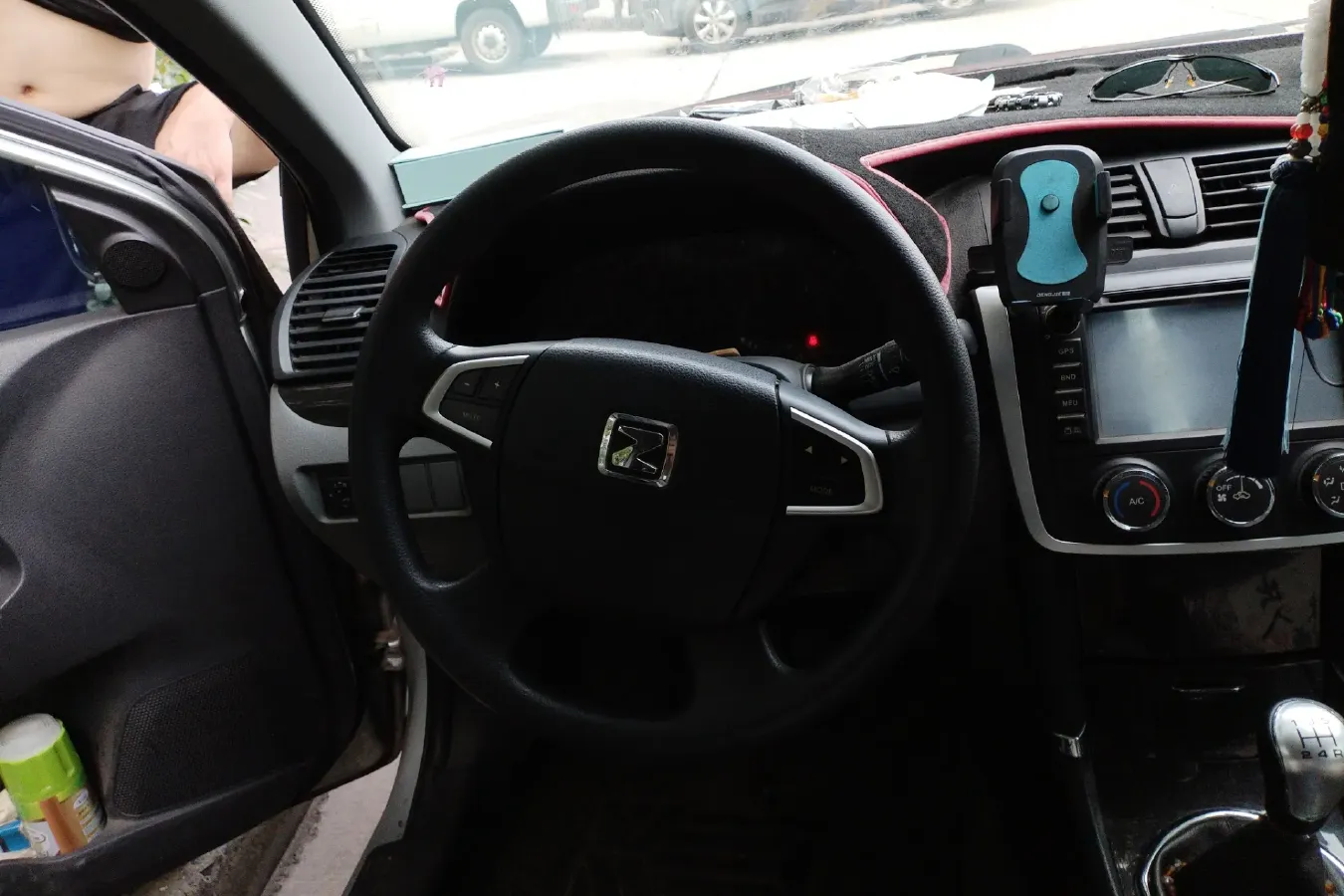 2014 Zotye Z300 1.5L 113HP L4 5MT,autocango,china used car exporter,china ev exporter,chinese used car exporter,chinese used ev exporter