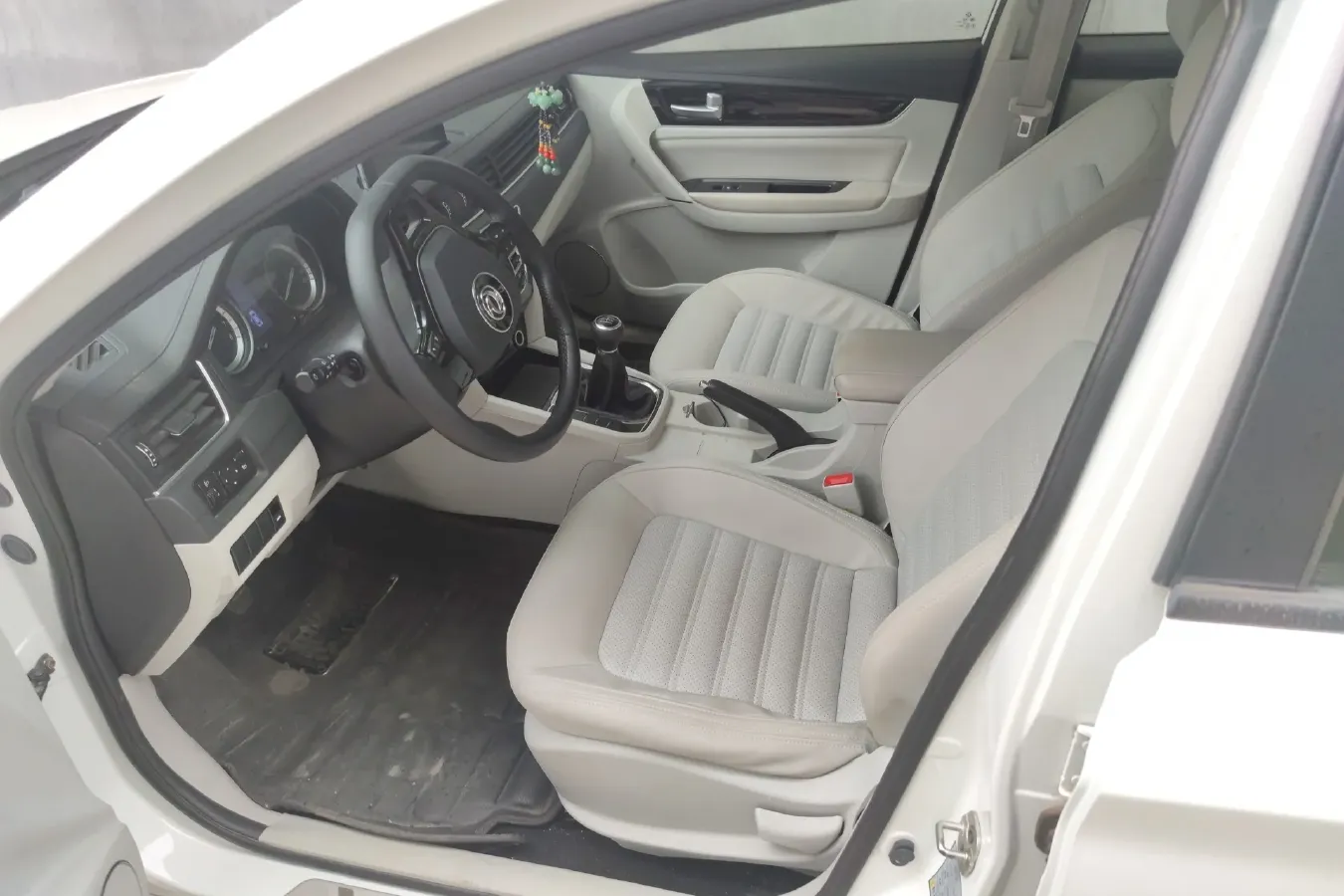 2017 DongFeng Forthing Joyear S50 1.5L 120HP L4 5MT,autocango,china used car exporter,china ev exporter,chinese used car exporter,chinese used ev exporter