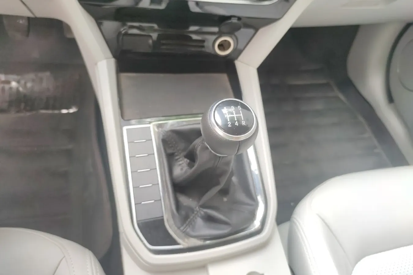 2017 DongFeng Forthing Joyear S50 1.5L 120HP L4 5MT,autocango,china used car exporter,china ev exporter,chinese used car exporter,chinese used ev exporter