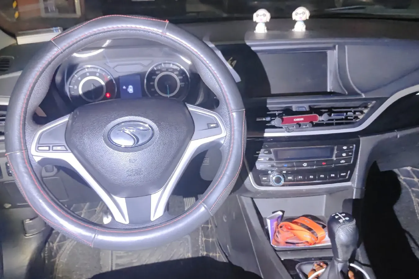 2015 Soueast V5 1.5L 120HP L4 5MT,autocango,china used car exporter,china ev exporter,chinese used car exporter,chinese used ev exporter