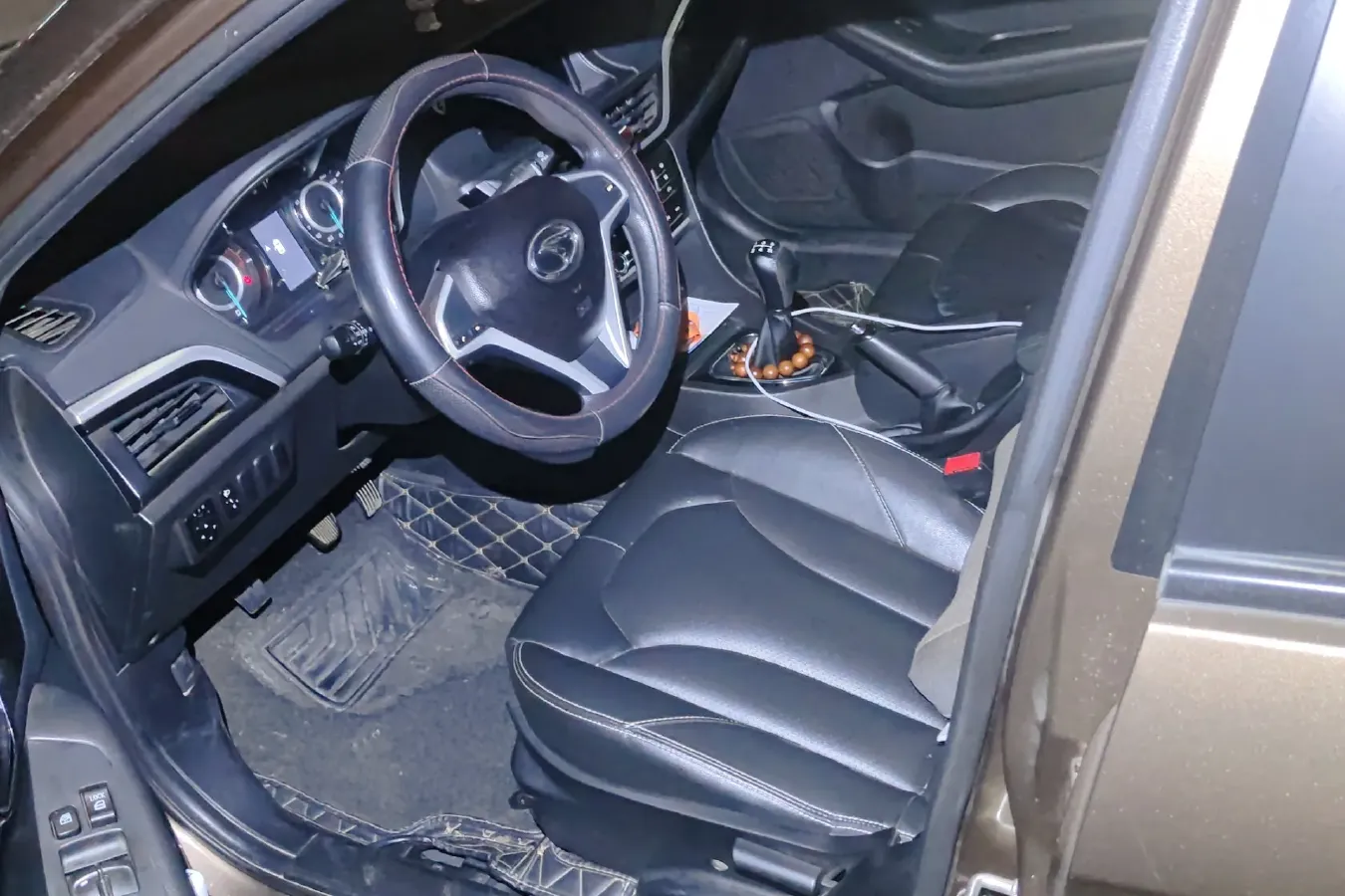 2015 Soueast V5 1.5L 120HP L4 5MT,autocango,china used car exporter,china ev exporter,chinese used car exporter,chinese used ev exporter