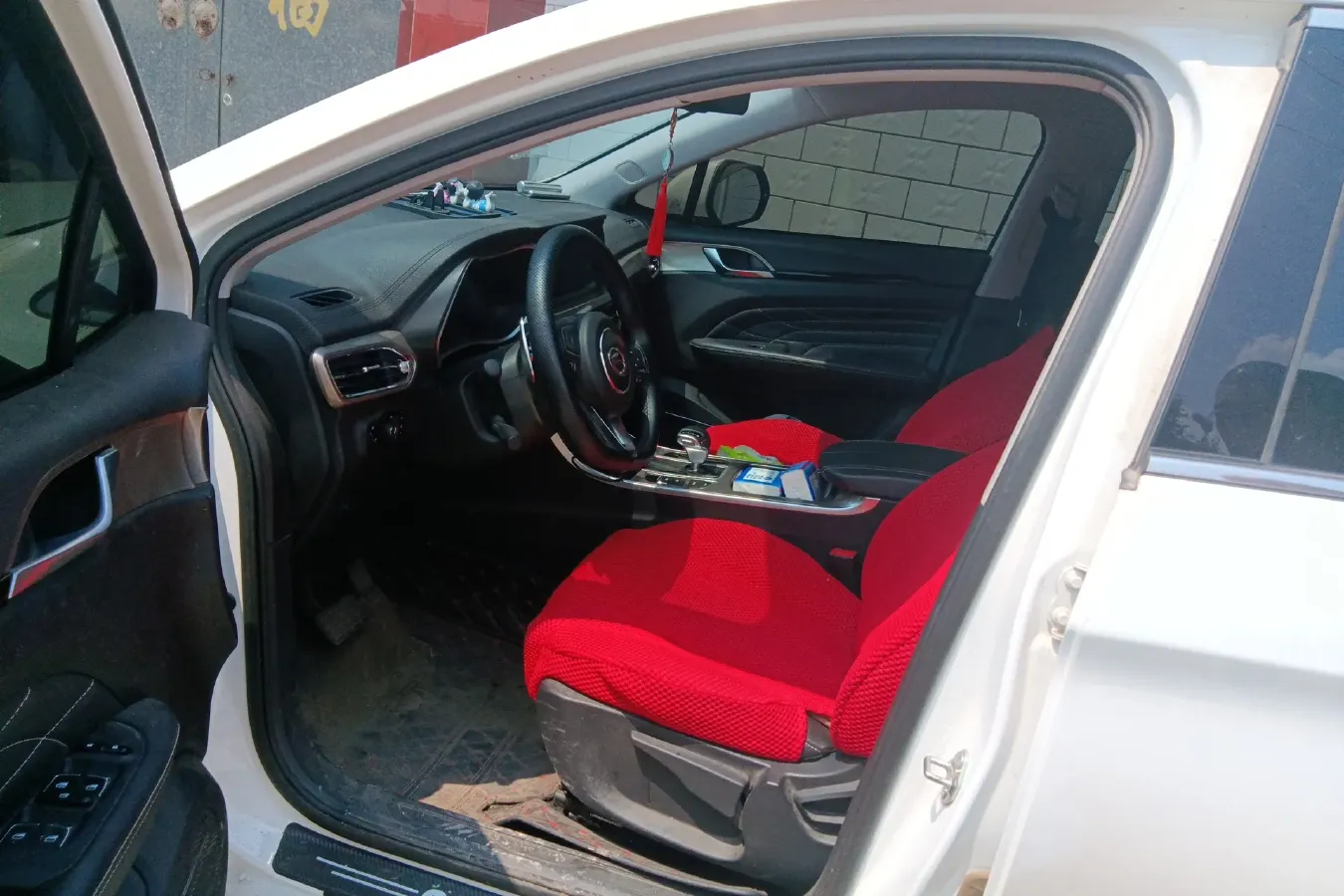 2020 Landwind RongYao 1.5T 163HP L4 7DCT,autocango,china used car exporter,china ev exporter,chinese used car exporter,chinese used ev exporter