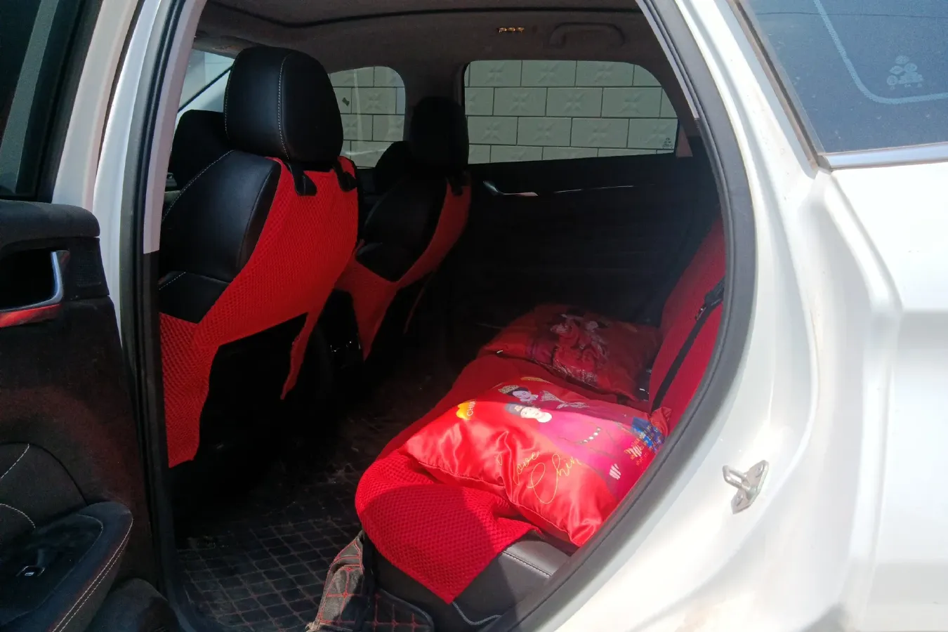 2020 Landwind RongYao 1.5T 163HP L4 7DCT,autocango,china used car exporter,china ev exporter,chinese used car exporter,chinese used ev exporter