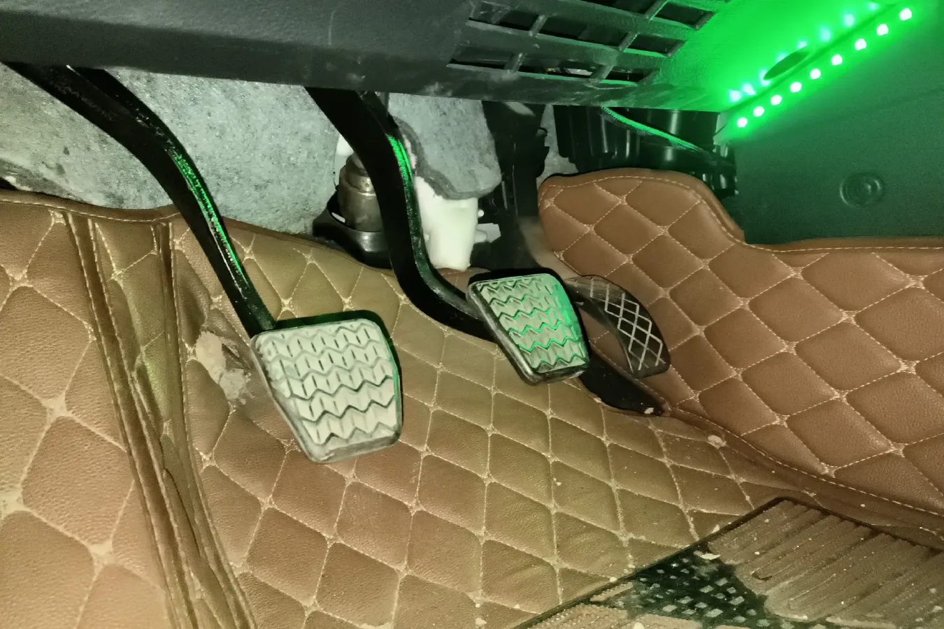 2015 Yema T70 1.8L 133HP L4 5MT,autocango,china used car exporter,china ev exporter,chinese used car exporter,chinese used ev exporter