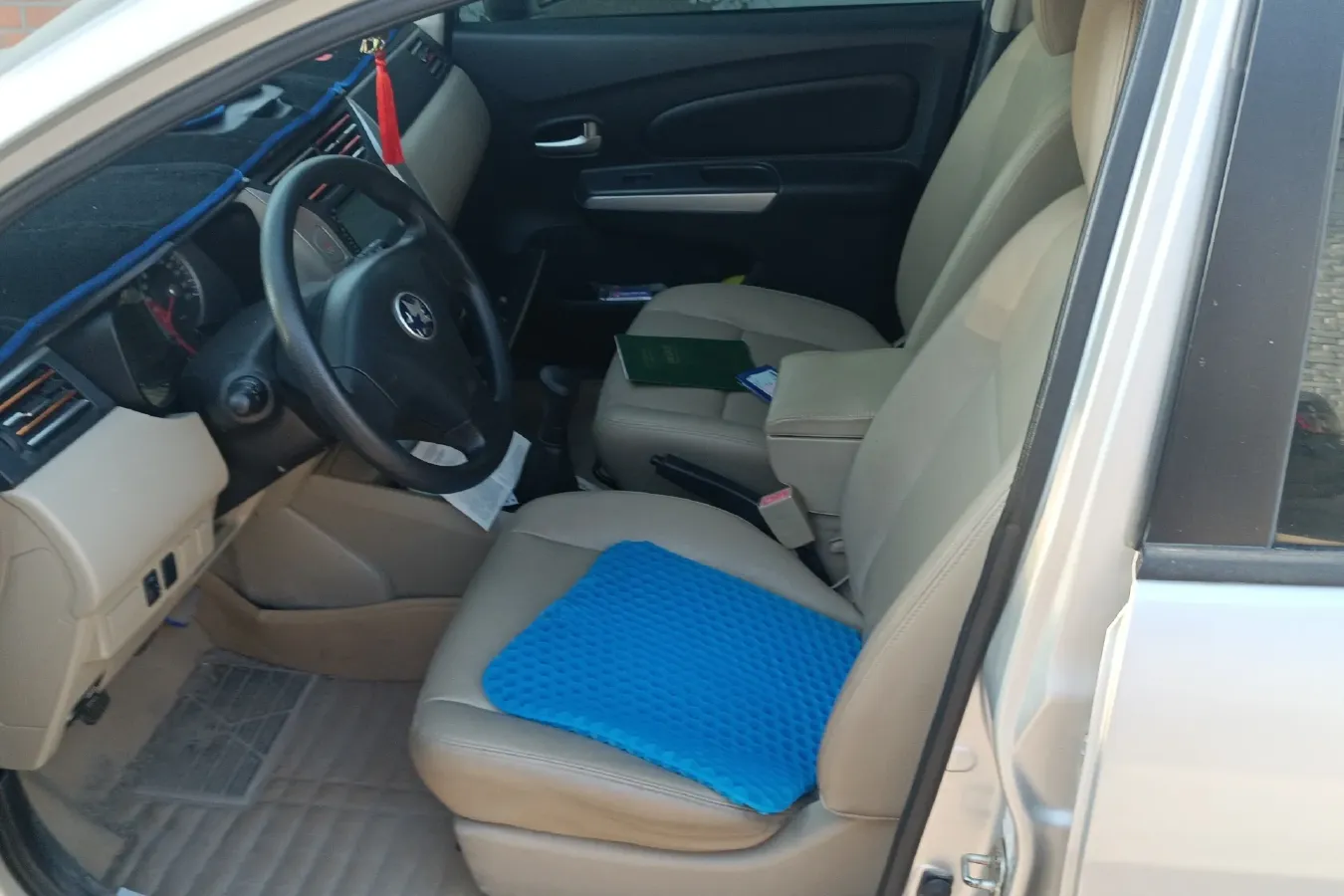 2012 Venucia R50 1.6L 117HP L4 5MT,autocango,china used car exporter,china ev exporter,chinese used car exporter,chinese used ev exporter