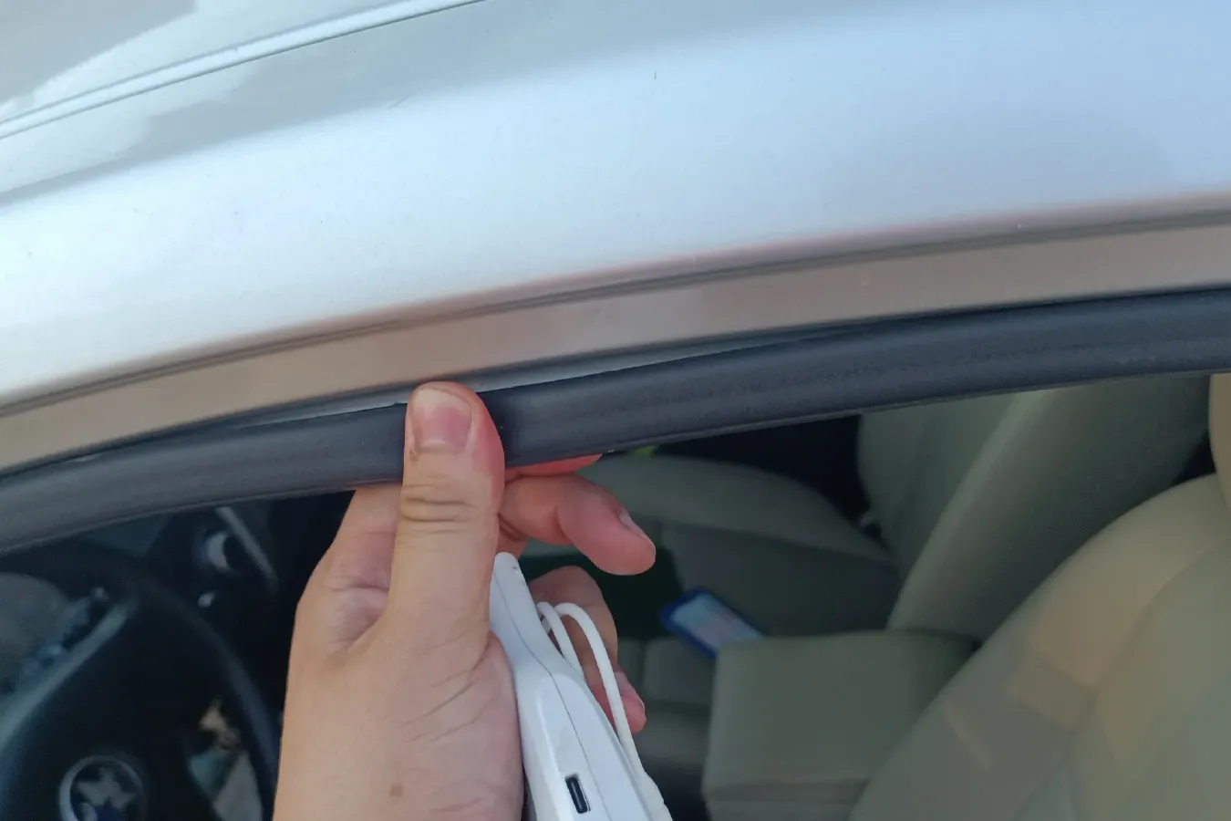 2012 Venucia R50 1.6L 117HP L4 5MT,autocango,china used car exporter,china ev exporter,chinese used car exporter,chinese used ev exporter