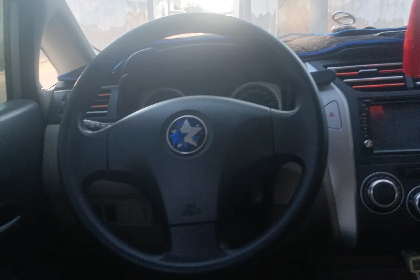 2012 Venucia R50 1.6L 117HP L4 5MT,autocango,china used car exporter,china ev exporter,chinese used car exporter,chinese used ev exporter