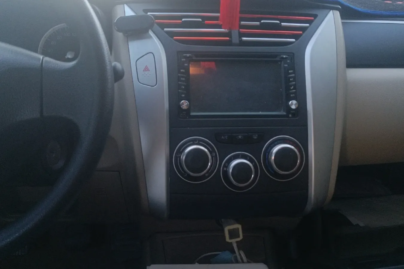 2012 Venucia R50 1.6L 117HP L4 5MT,autocango,china used car exporter,china ev exporter,chinese used car exporter,chinese used ev exporter