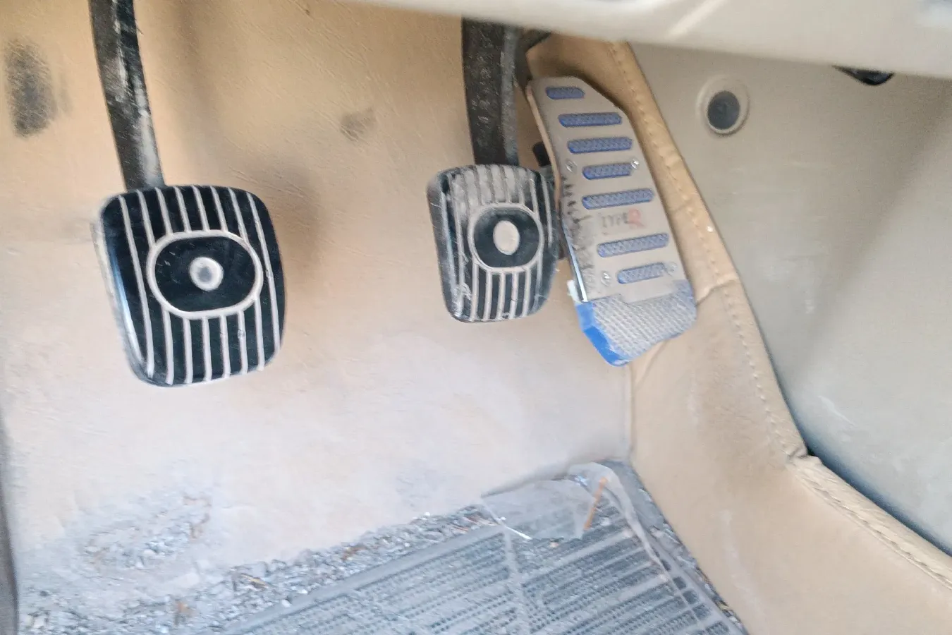 2012 Venucia R50 1.6L 117HP L4 5MT,autocango,china used car exporter,china ev exporter,chinese used car exporter,chinese used ev exporter