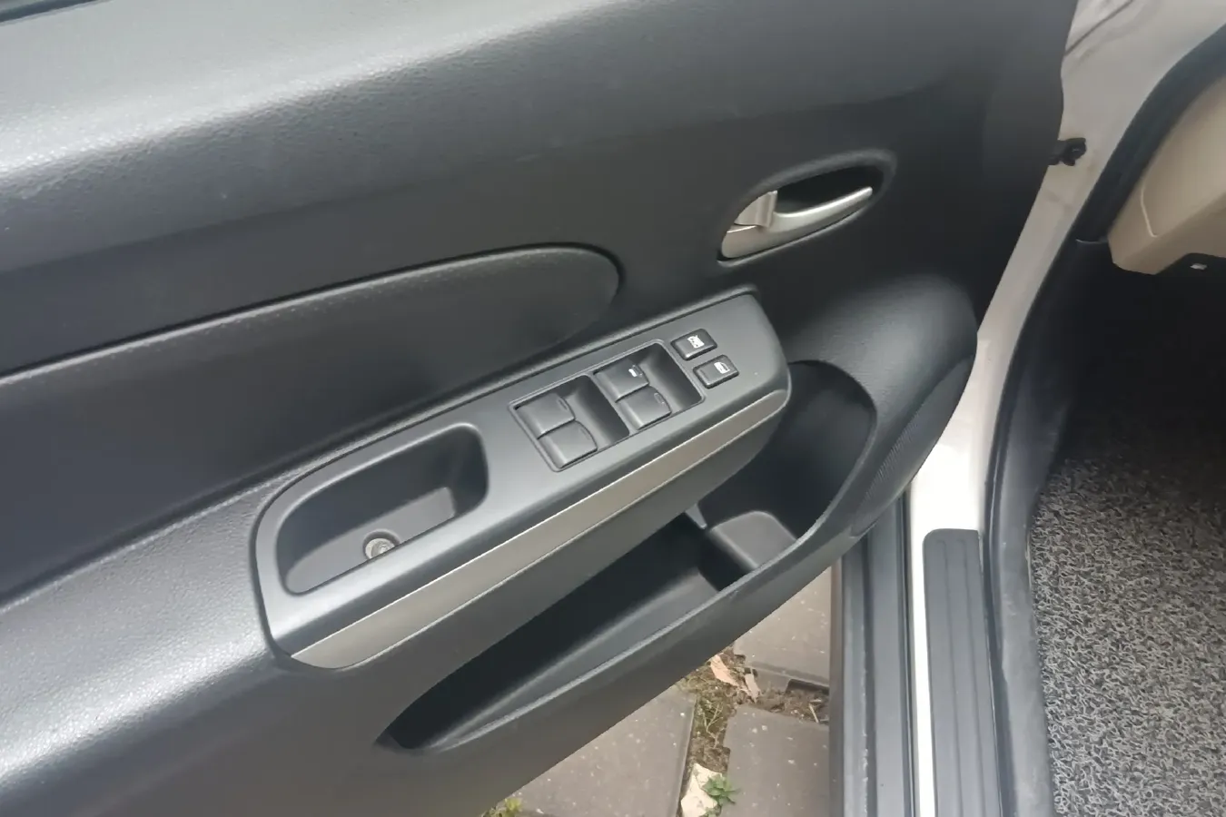 2012 Venucia R50 1.6L 117HP L4 4AT,autocango,china used car exporter,china ev exporter,chinese used car exporter,chinese used ev exporter