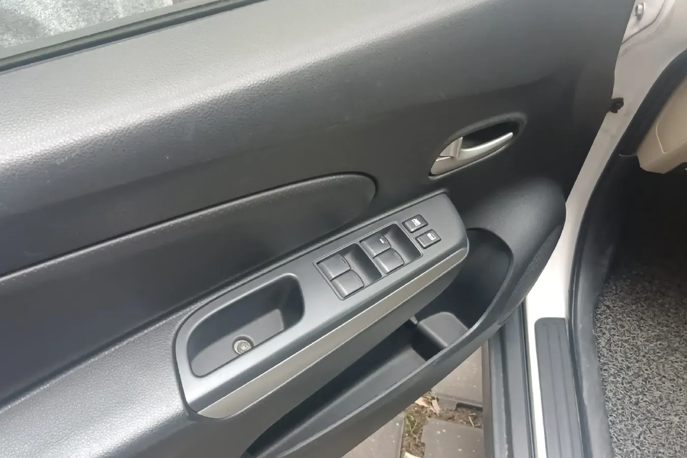 2012 Venucia R50 1.6L 117HP L4 4AT,autocango,china used car exporter,china ev exporter,chinese used car exporter,chinese used ev exporter