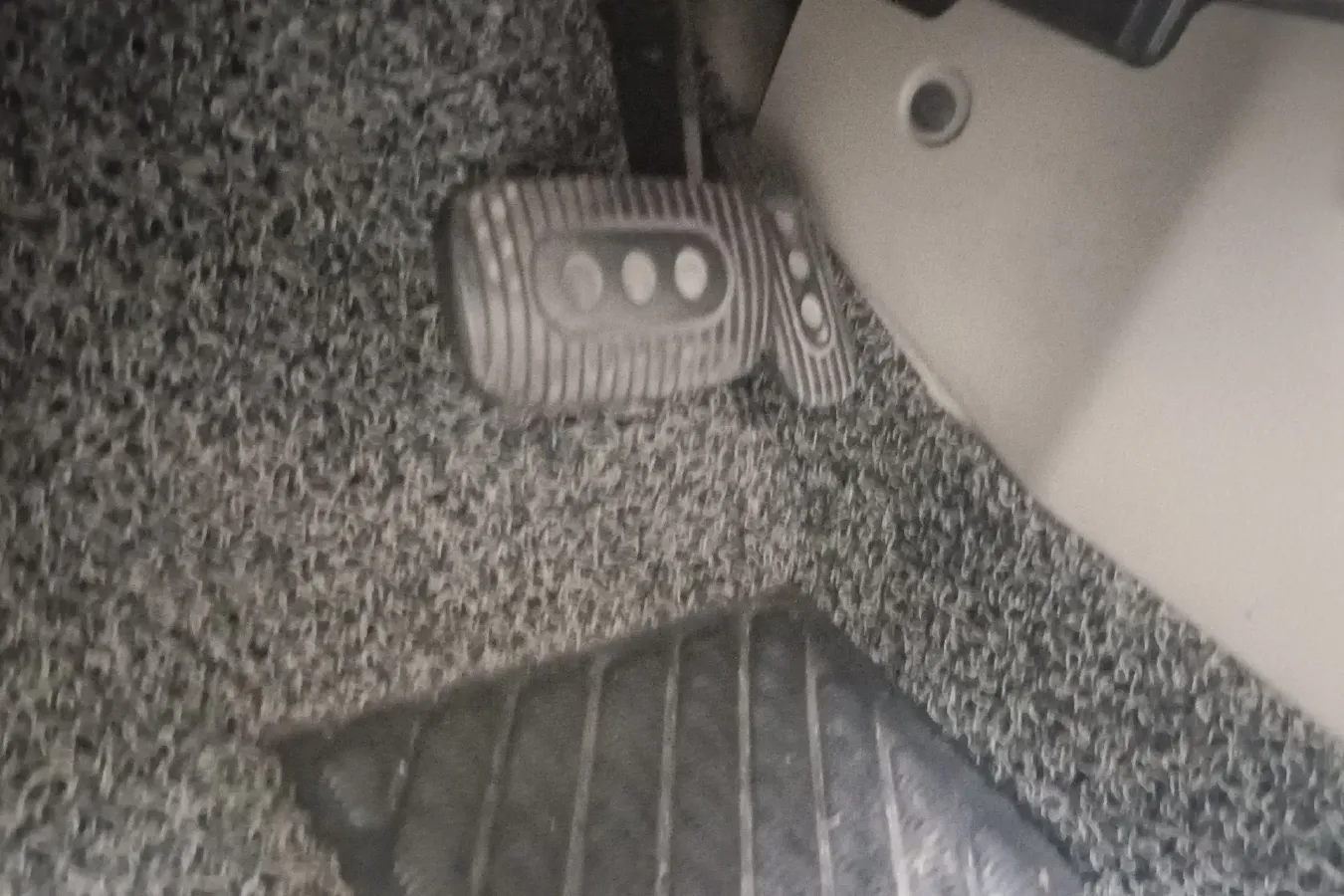 2012 Venucia R50 1.6L 117HP L4 4AT,autocango,china used car exporter,china ev exporter,chinese used car exporter,chinese used ev exporter